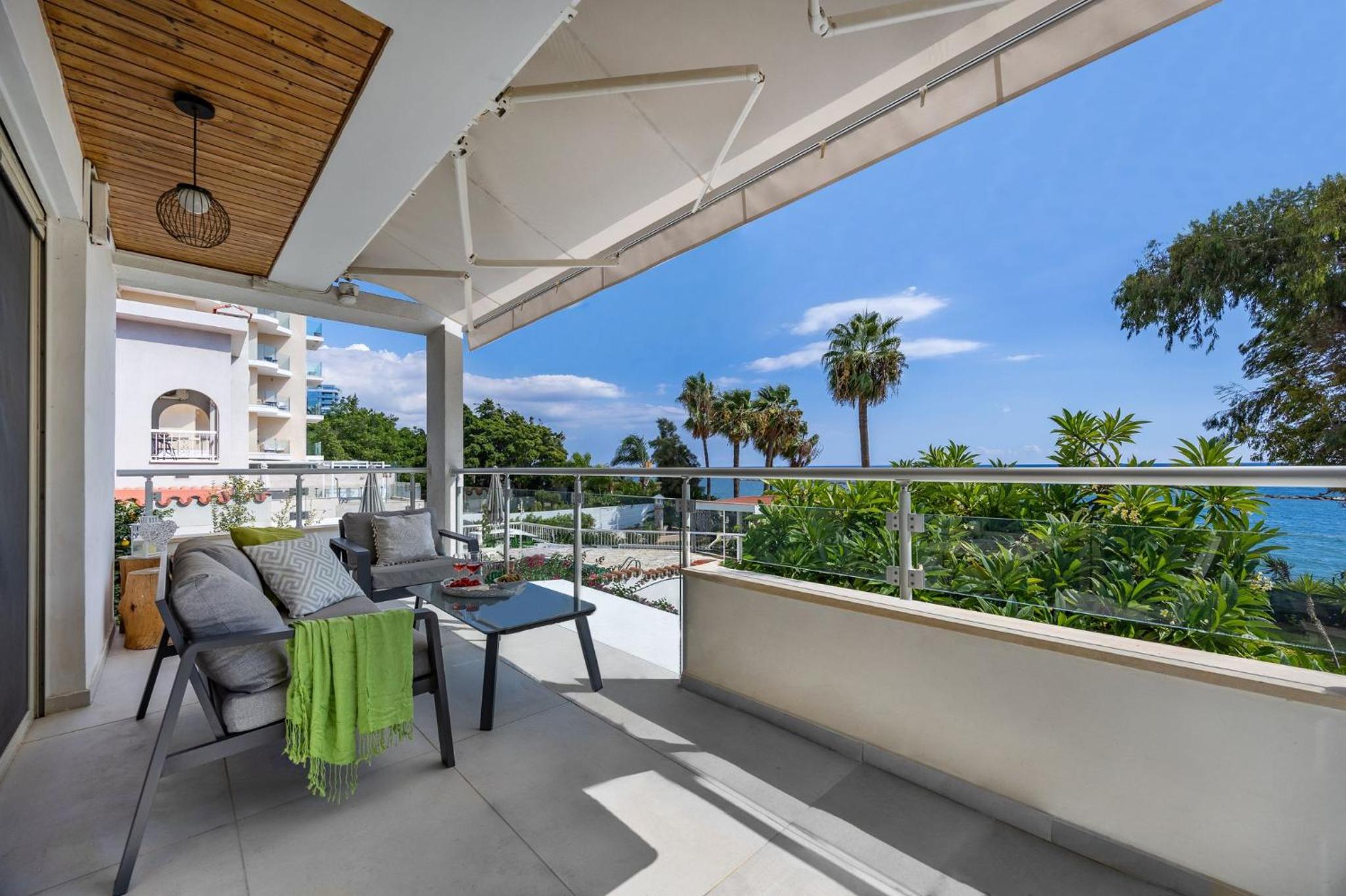 Berengaria Court - Sea Views 2bdr Apartment