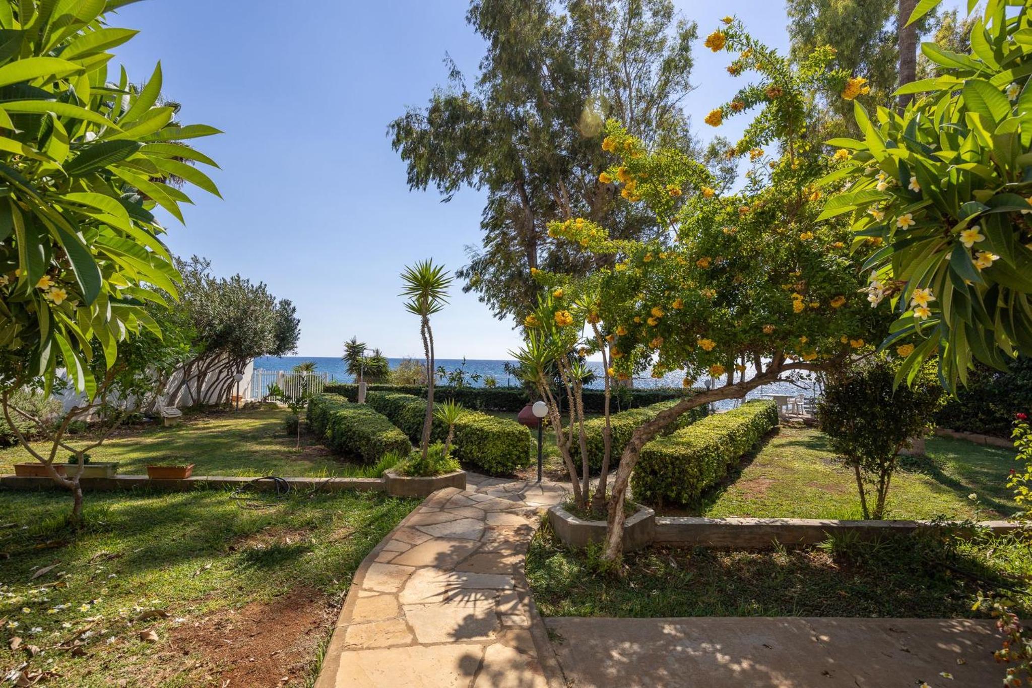 Berengaria Court - Sea Views 2bdr Apartment
