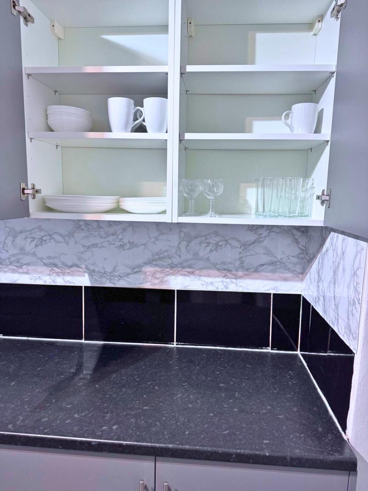 House for 8 in Gillingham close to train station with free parking