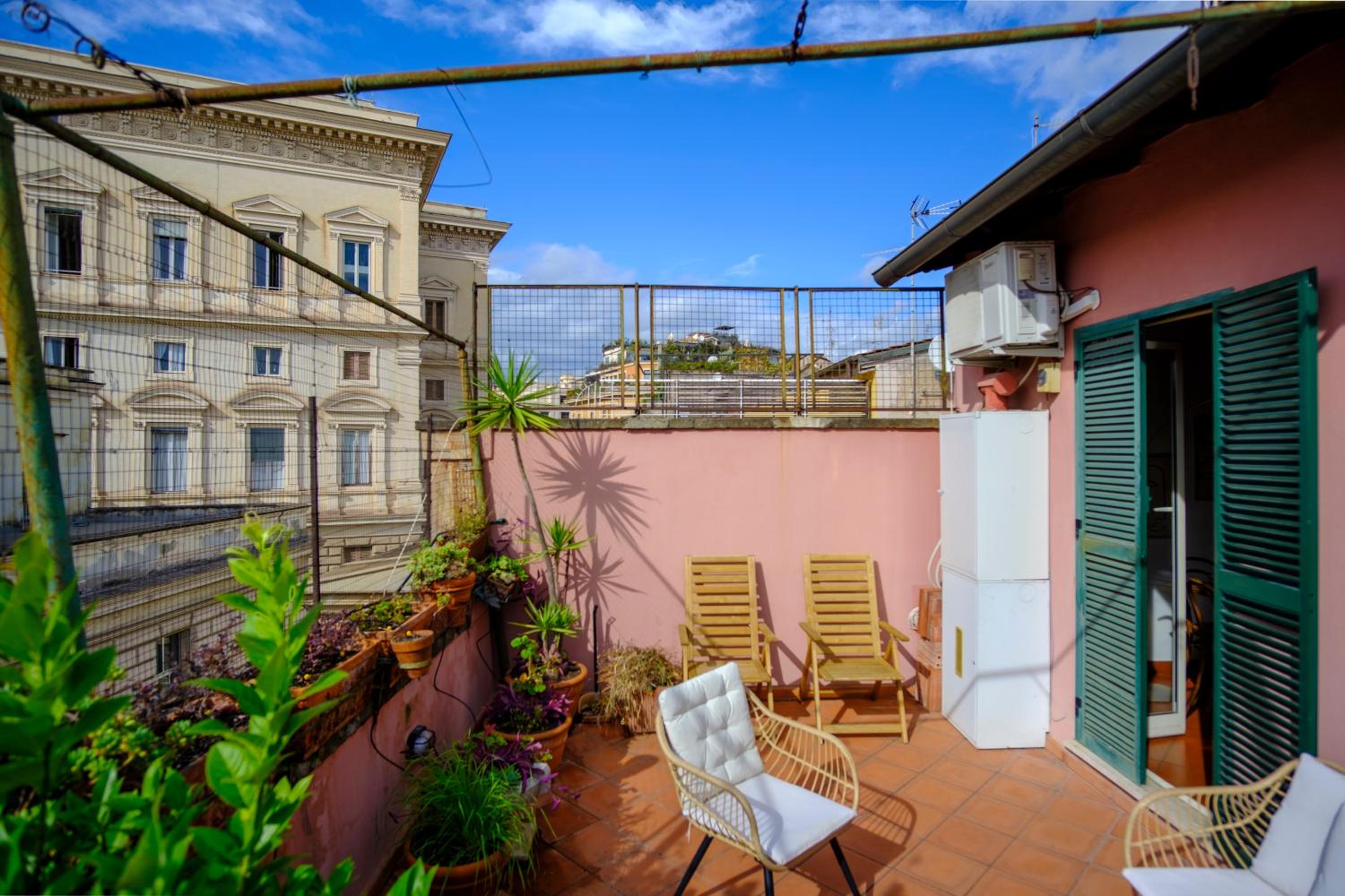Elegantis Monti Penthouse With Private Terrace and Colosseum View