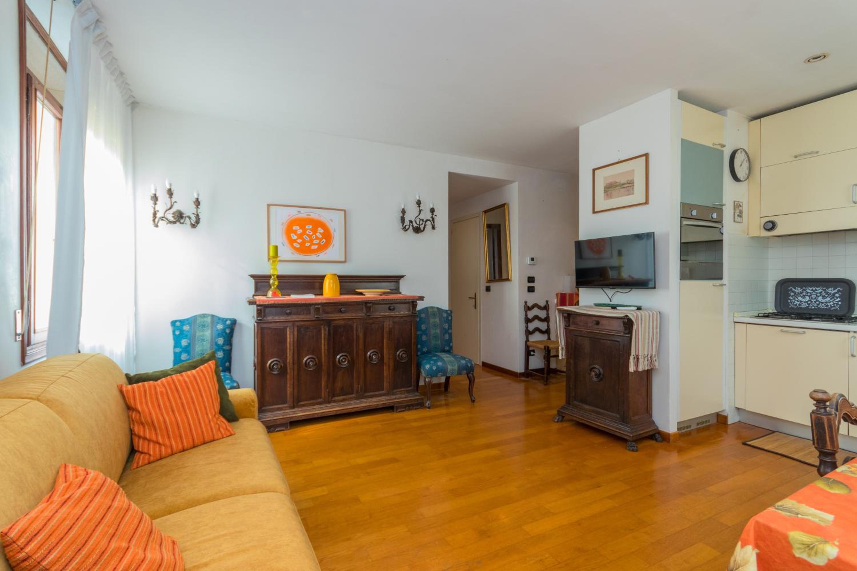 GuestHost -Sunny Dorsoduro Apartment