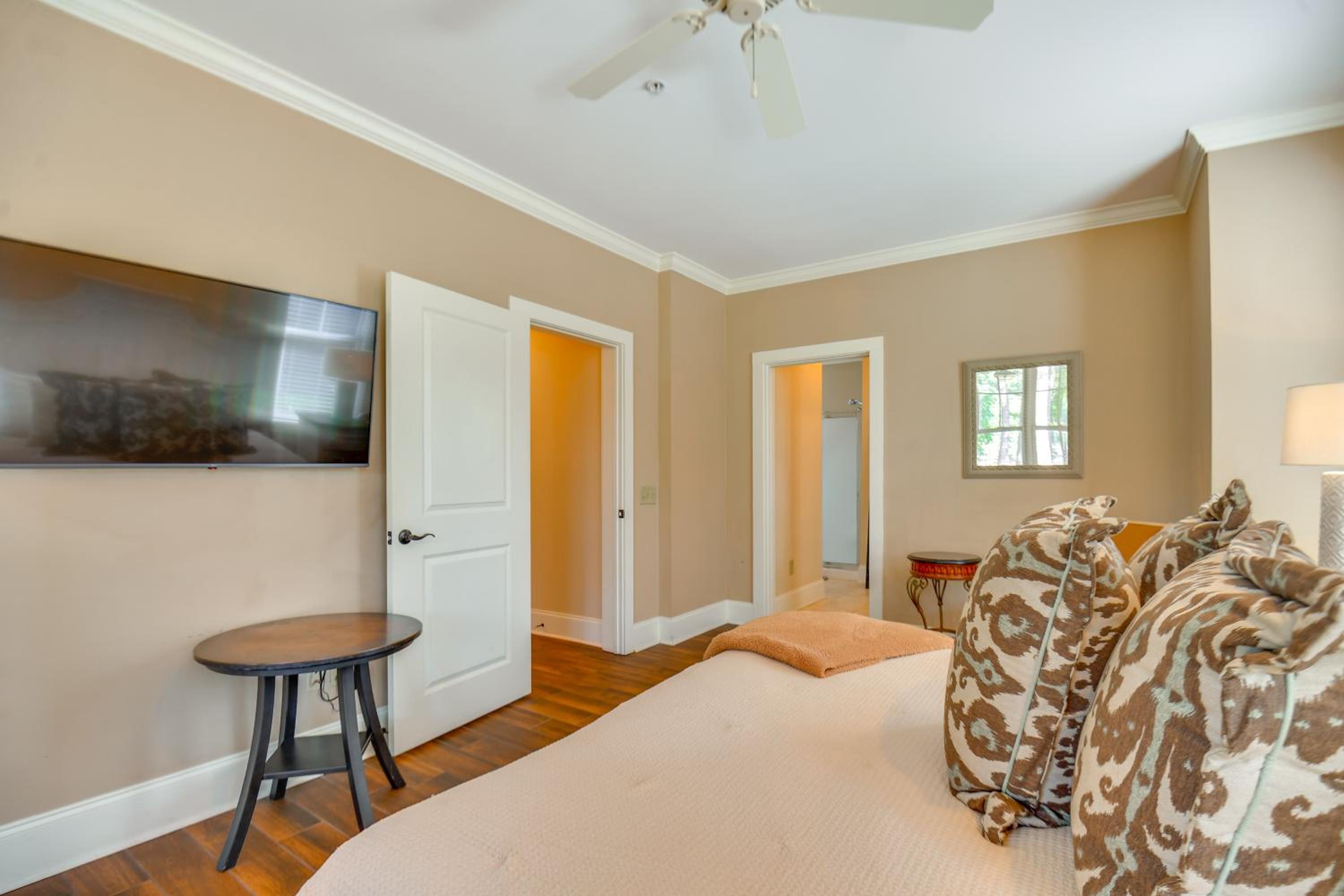 Lake Oconee Creekside Condo with Dock Access