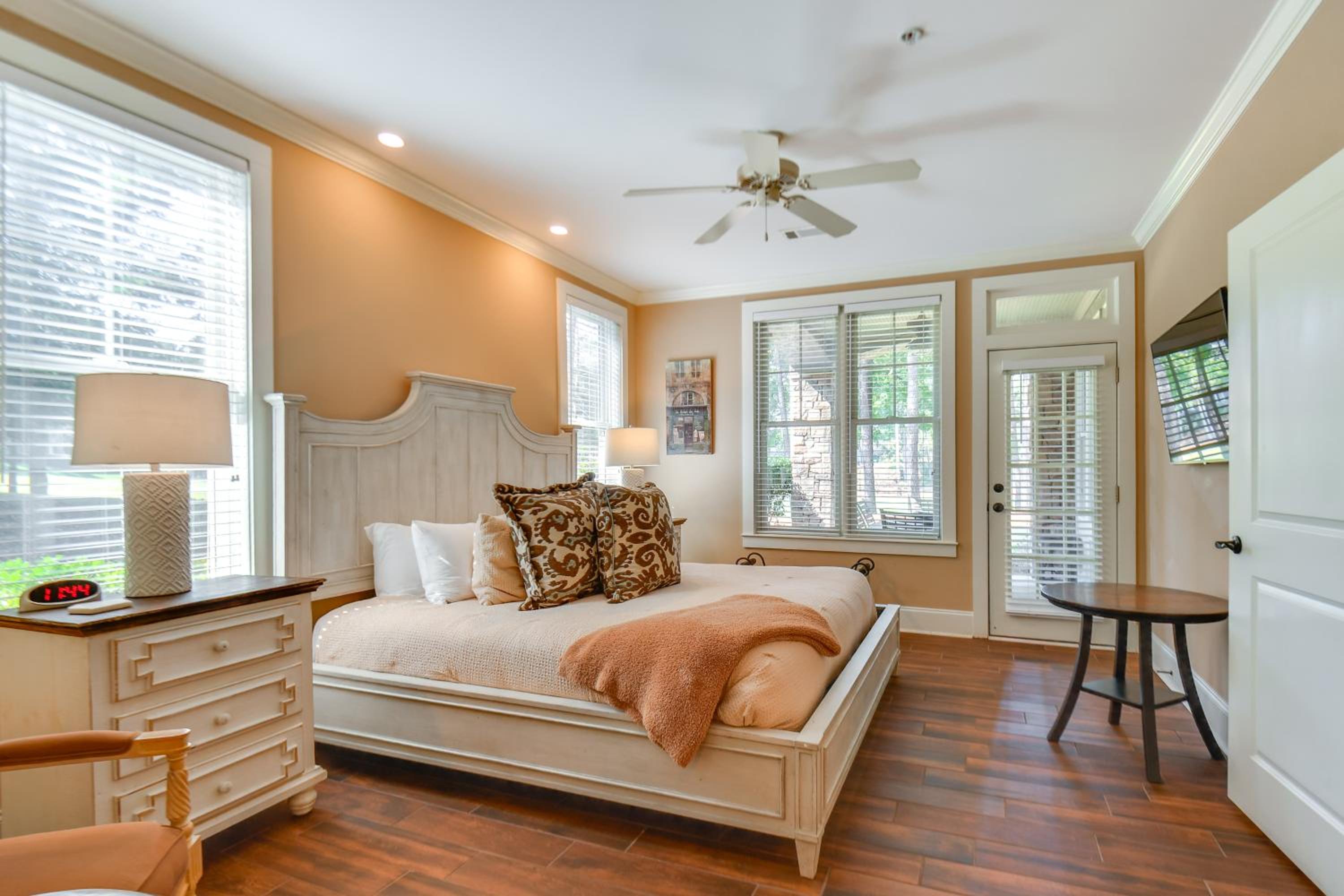 Lake Oconee Creekside Condo with Dock Access