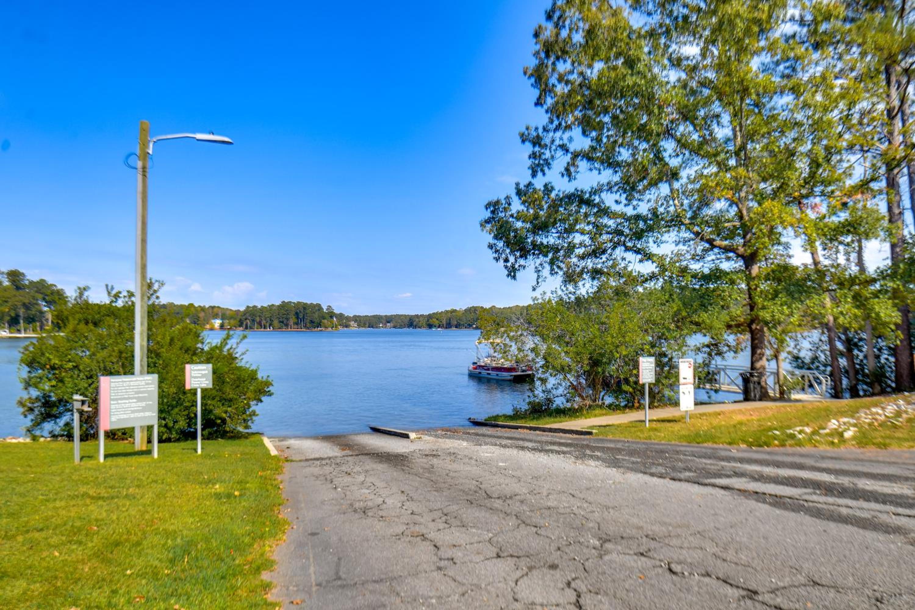Lake Oconee Creekside Condo with Dock Access