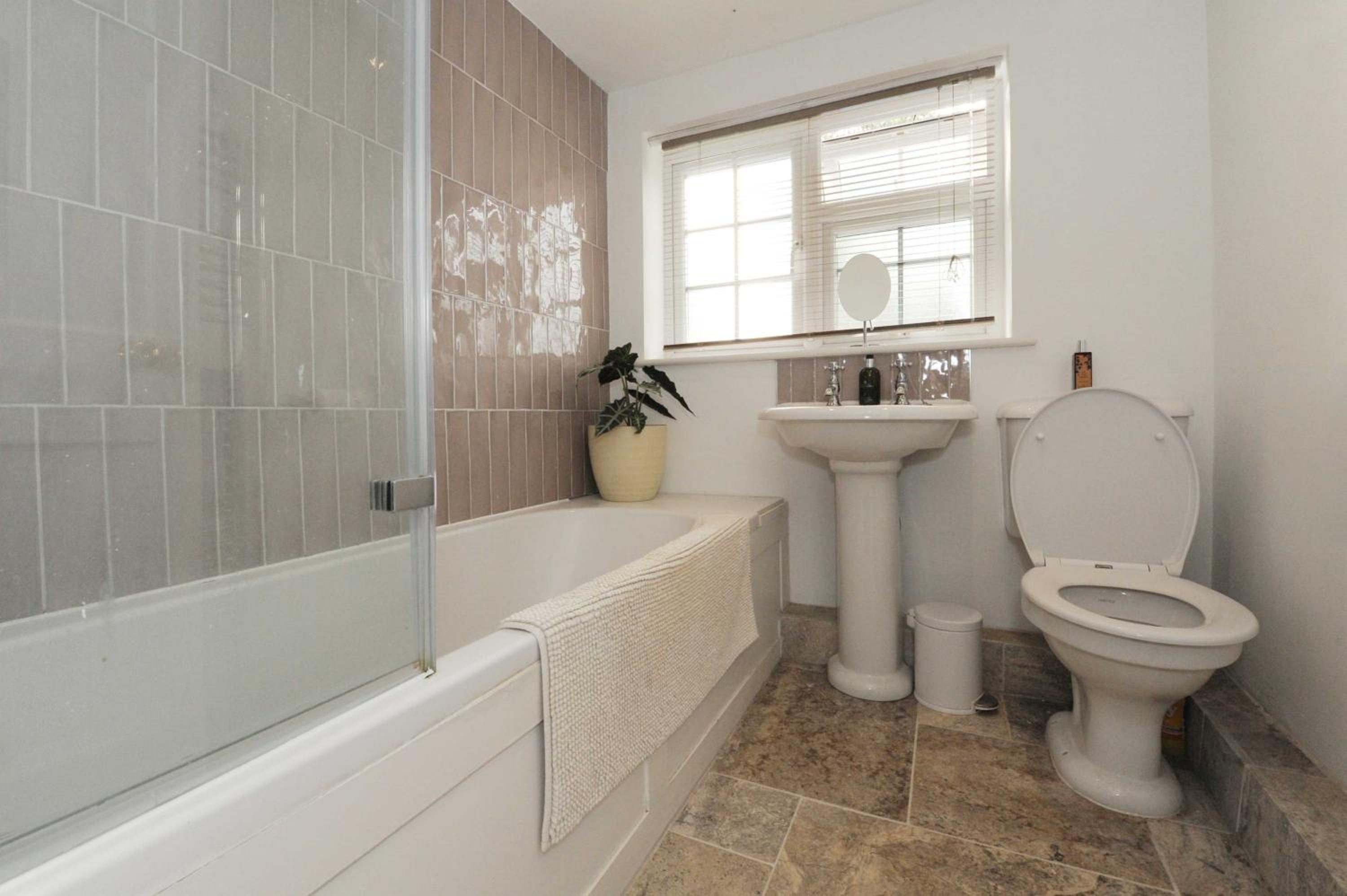 3 Bed Near Kegworth Village with Airport & M1 Access