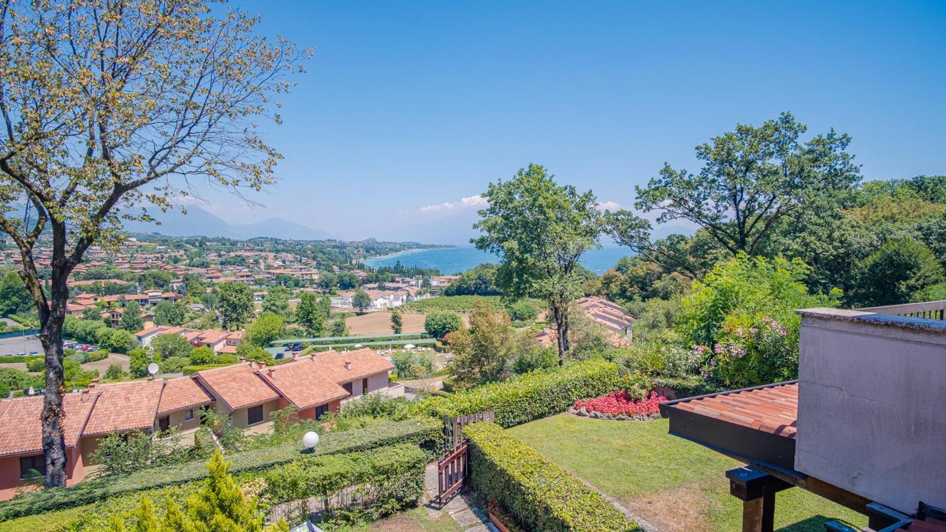 Sky Over Lake - Italian Homing