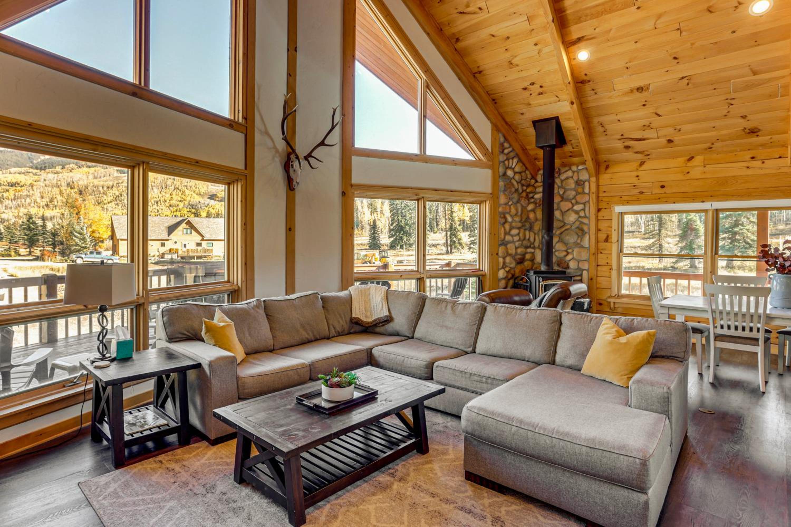 Stunning San Juan Mtn Views Cabin Near Skiing!
