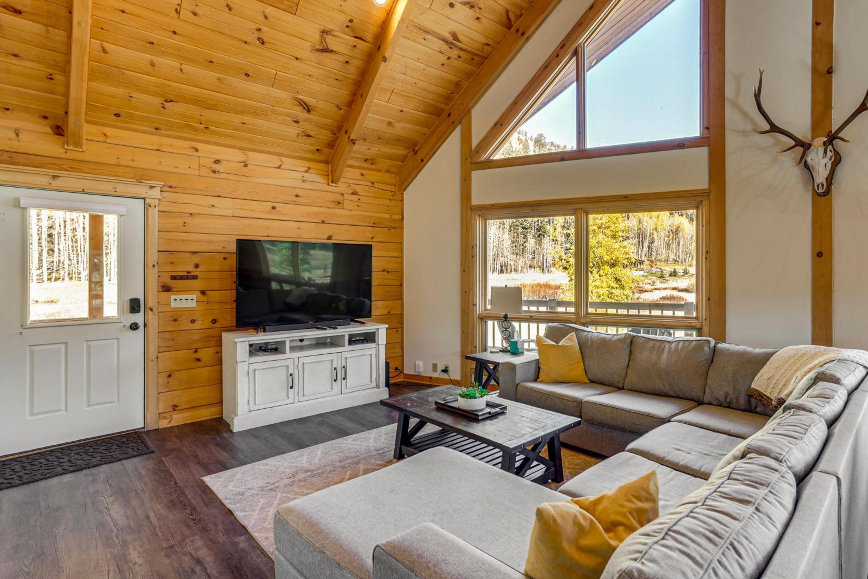 Stunning San Juan Mtn Views Cabin Near Skiing!