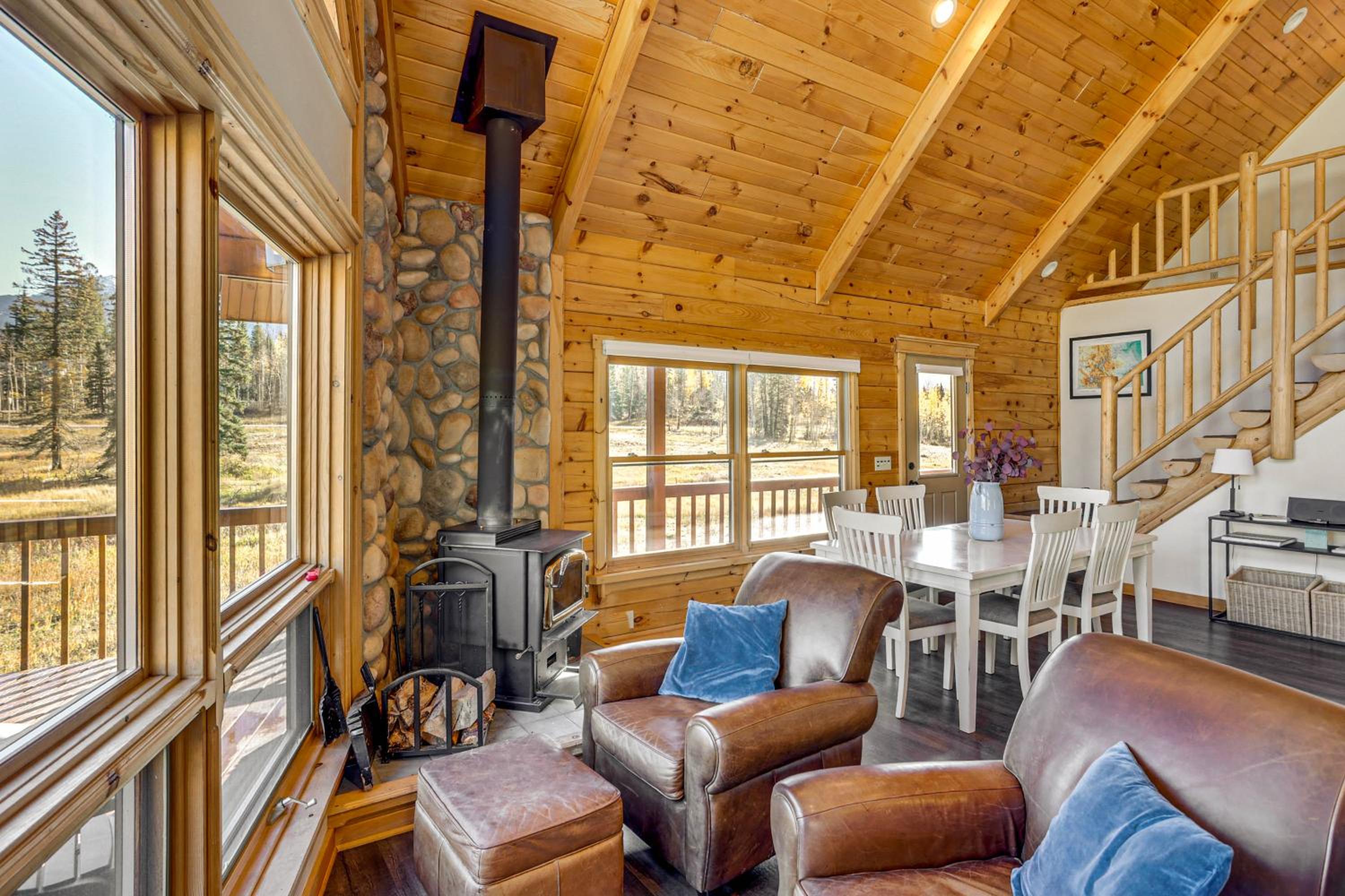 Stunning San Juan Mtn Views Cabin Near Skiing!