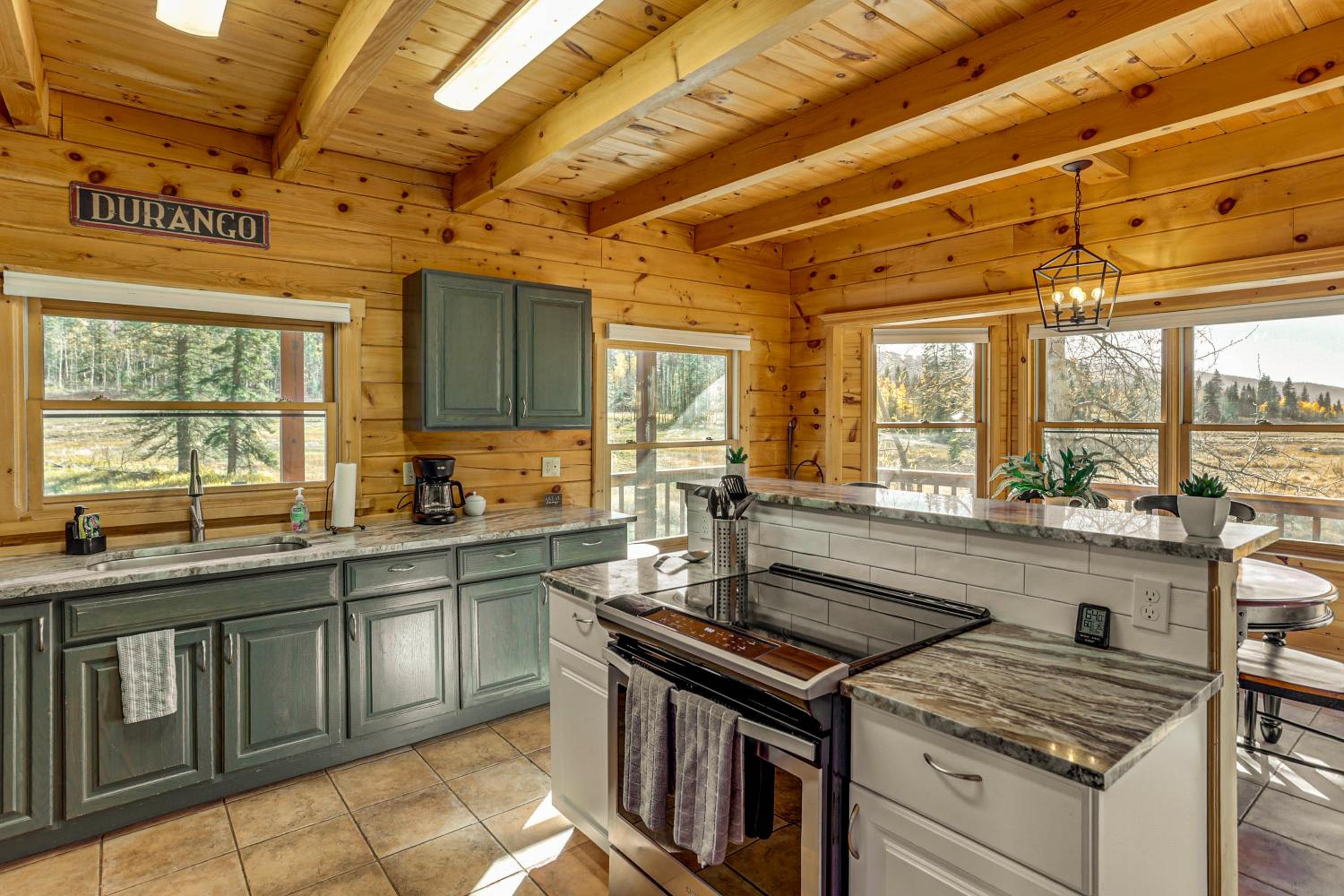 Stunning San Juan Mtn Views Cabin Near Skiing!