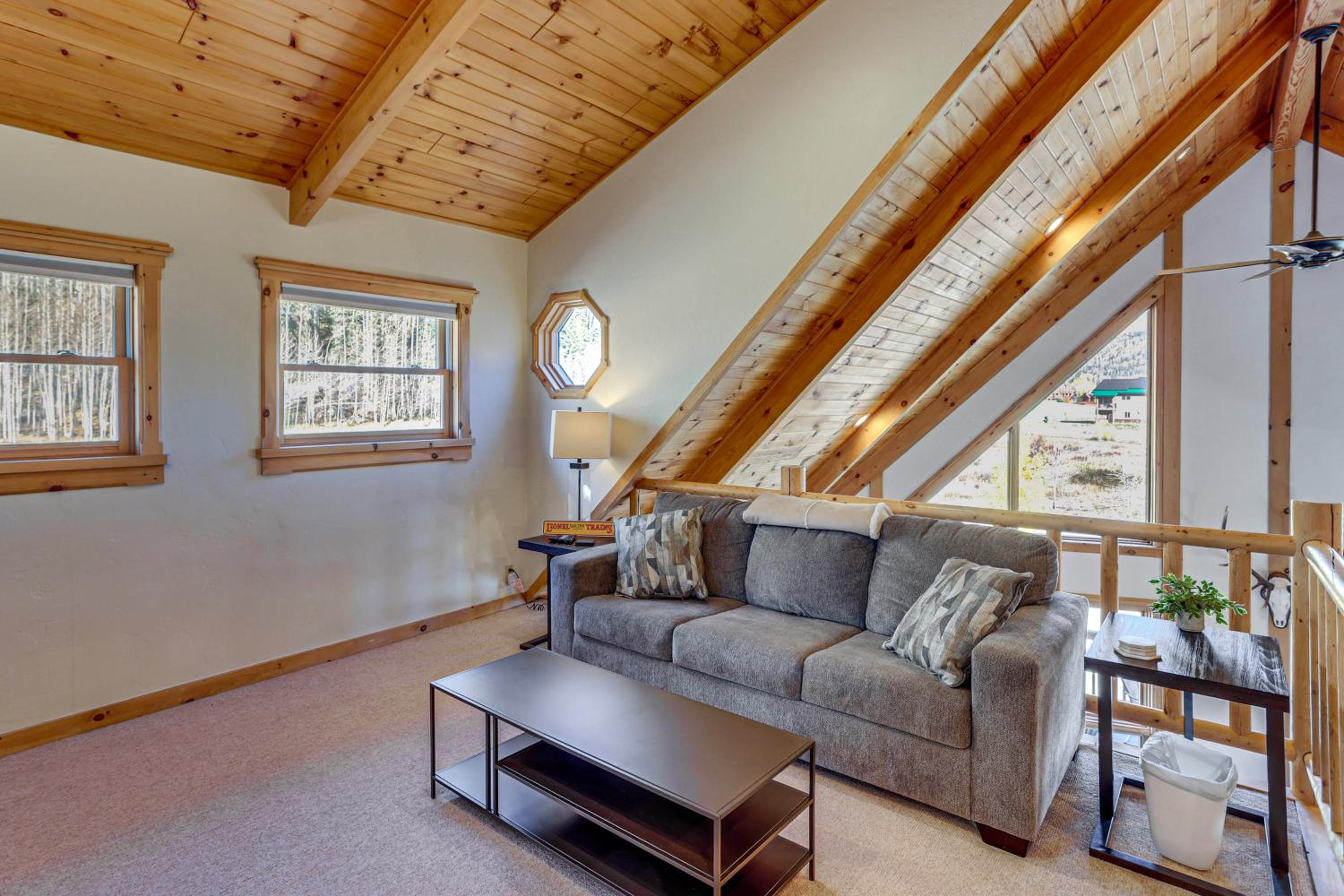 Stunning San Juan Mtn Views Cabin Near Skiing!