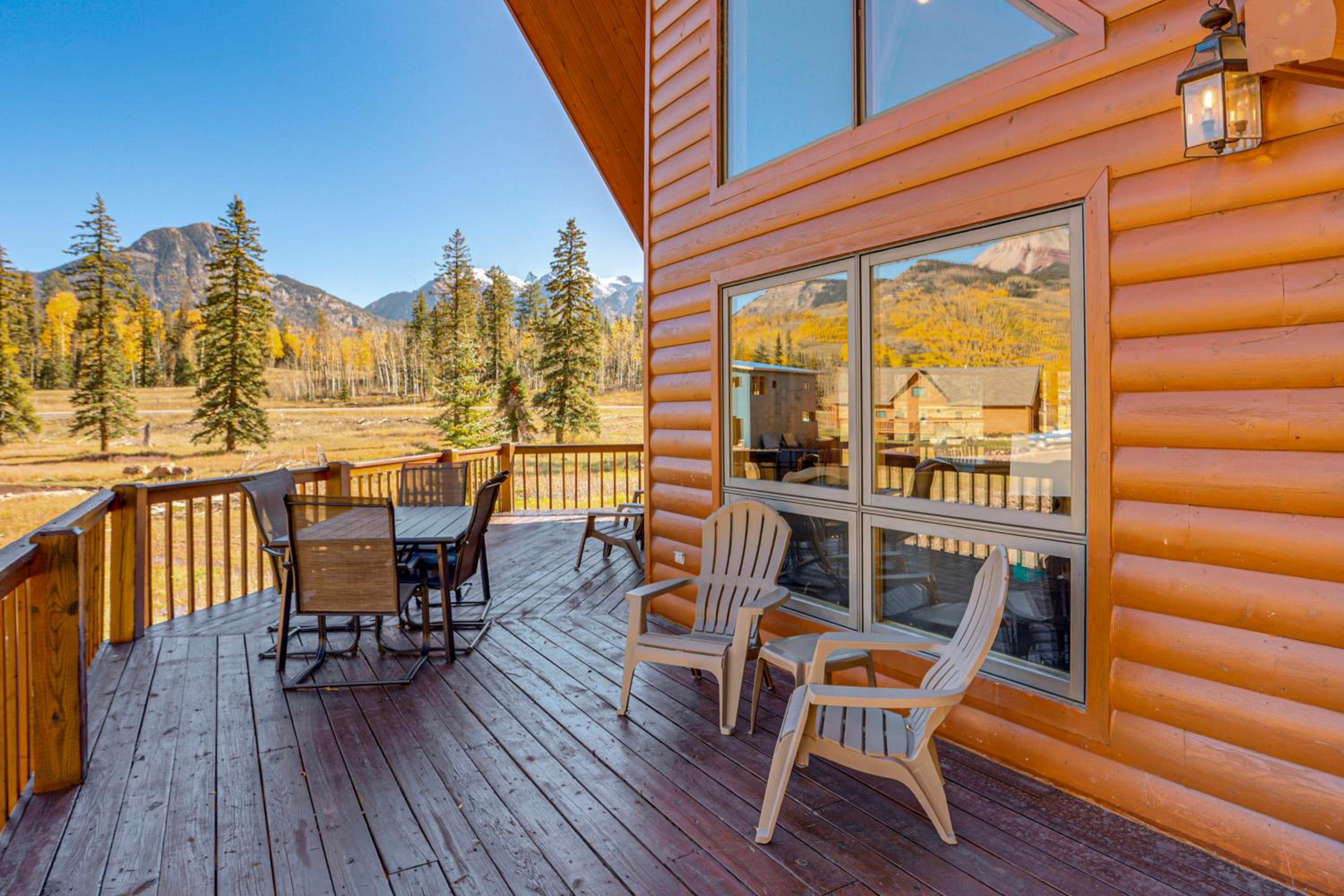 Stunning San Juan Mtn Views Cabin Near Skiing!