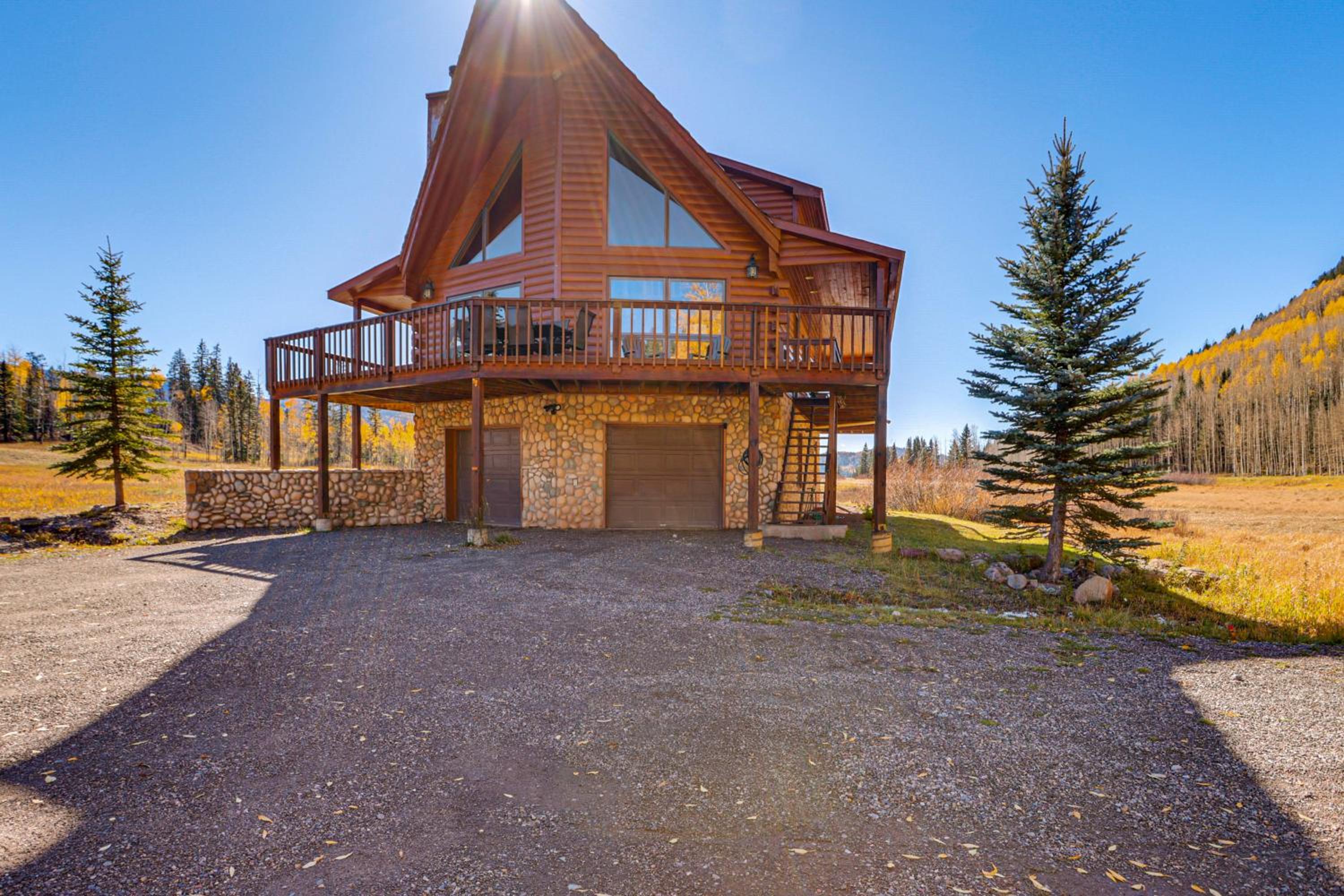 Stunning San Juan Mtn Views Cabin Near Skiing!