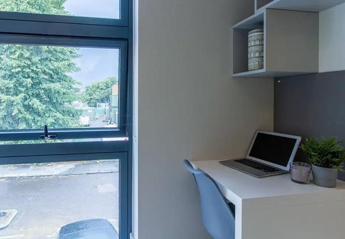 Student Only Modern Studio Apartment at Seven Sisters Near Tottenham Hotspur Stadium