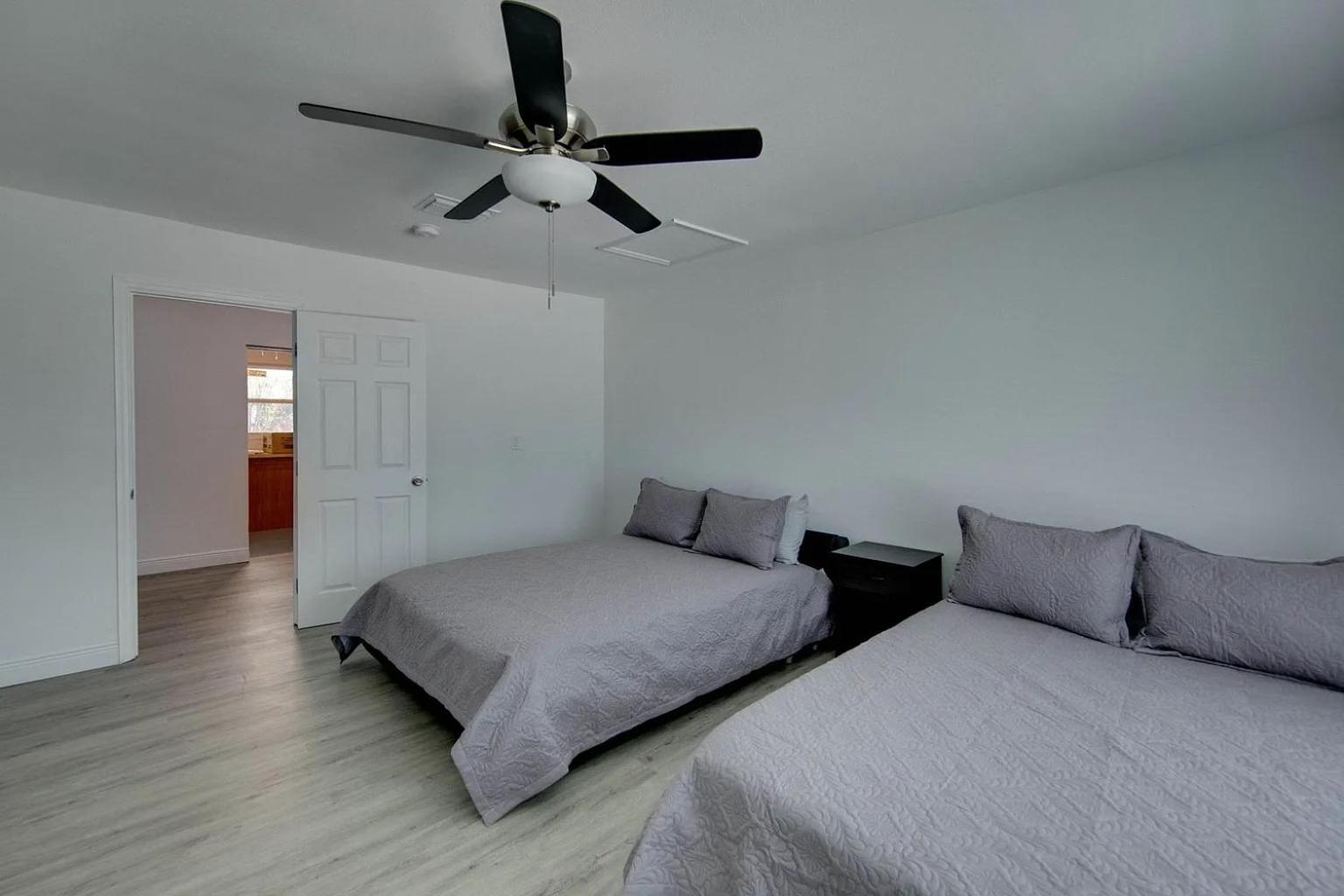 Spacious Home Sleeps 16 - Private Pool Near IMG