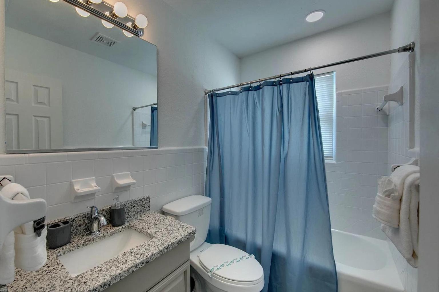 Spacious Home Sleeps 16 - Private Pool Near IMG