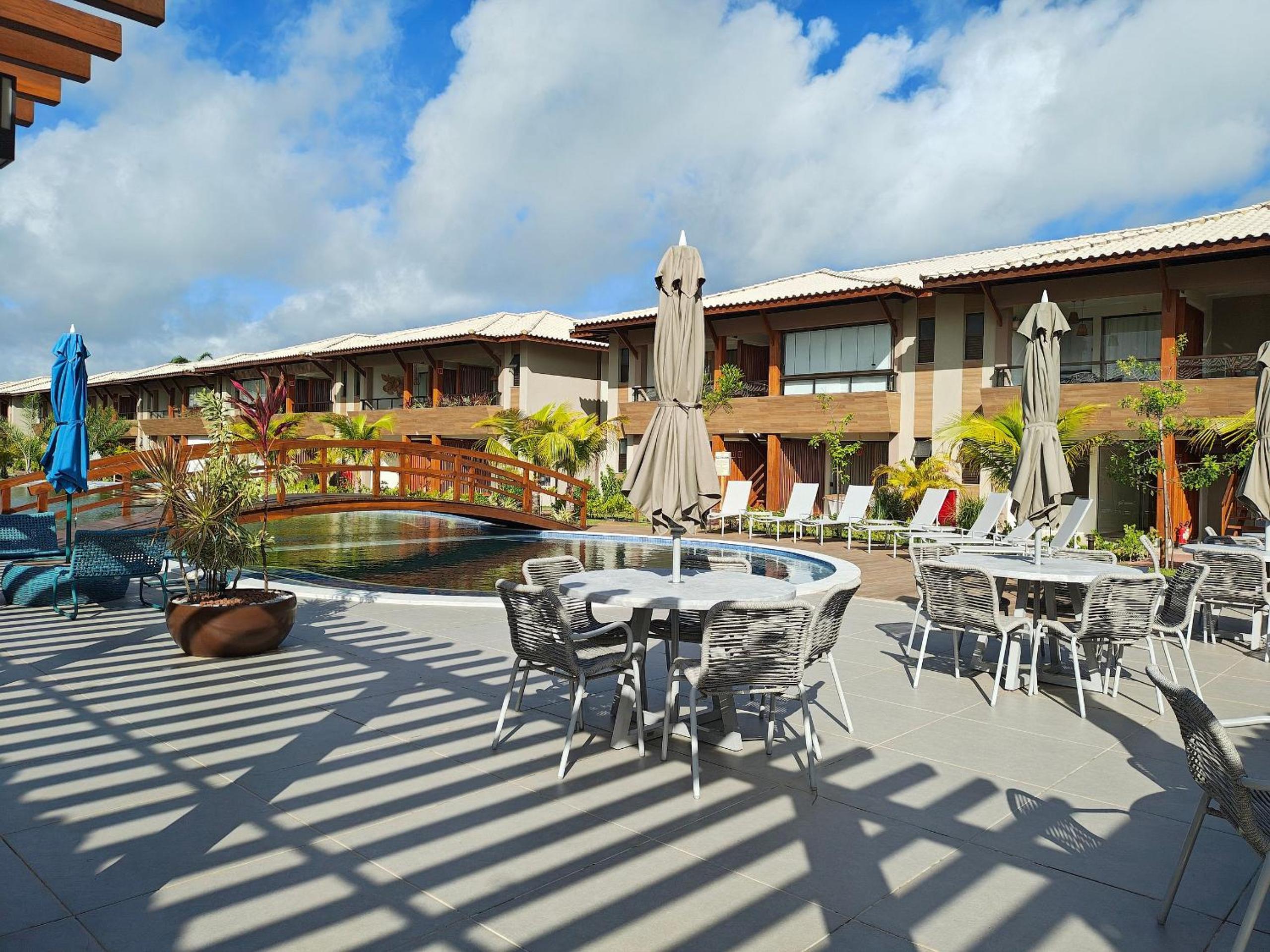 Condo with Pool 450m from the Beach in Itacimirim - VBRs