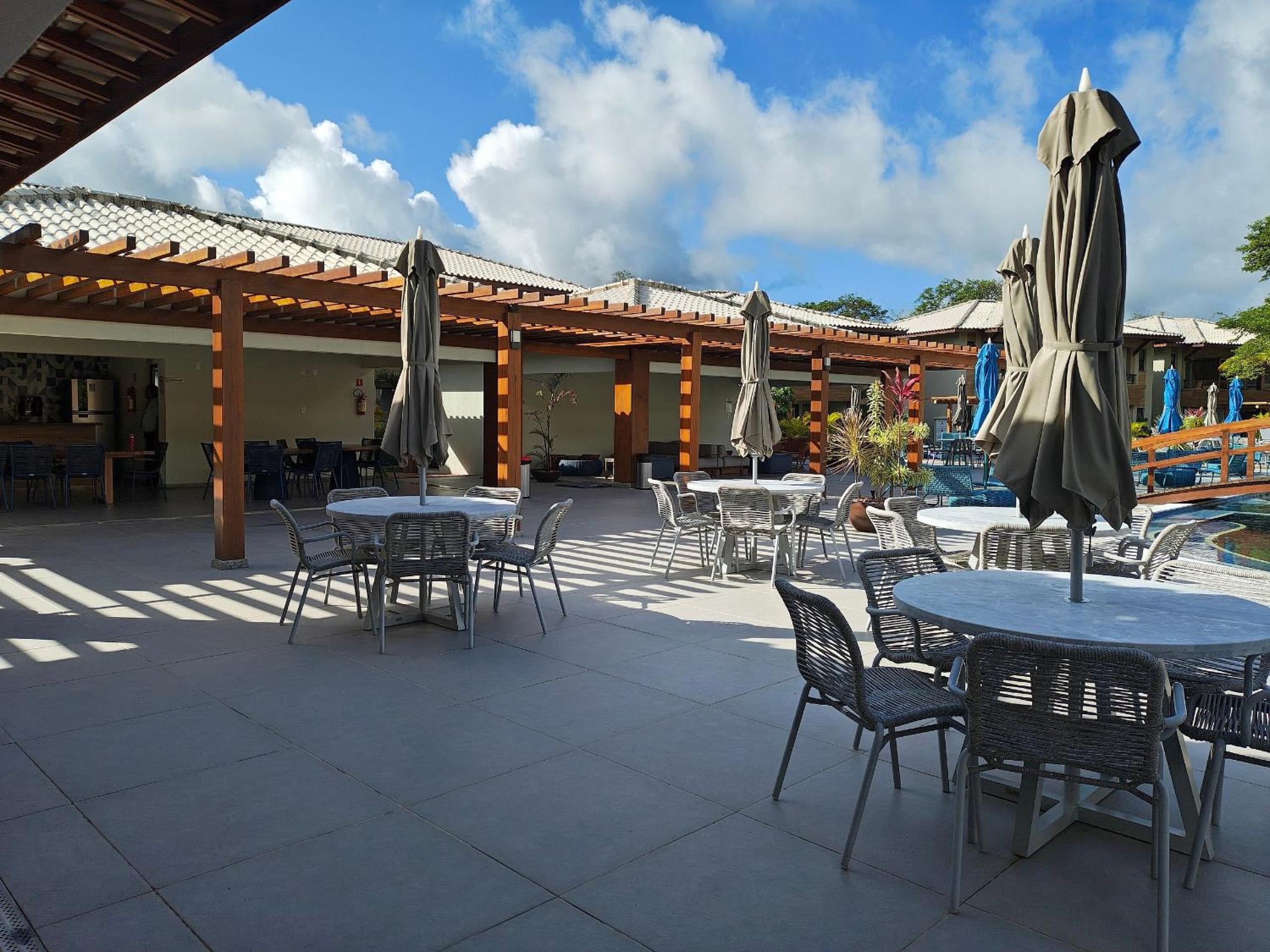 Condo with Pool 450m from the Beach in Itacimirim - VBRs