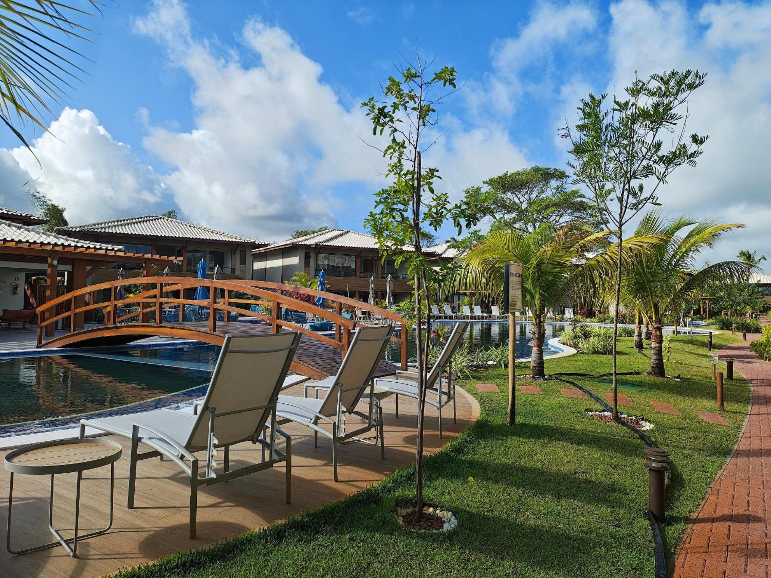 Condo with Pool 450m from the Beach in Itacimirim - VBRs