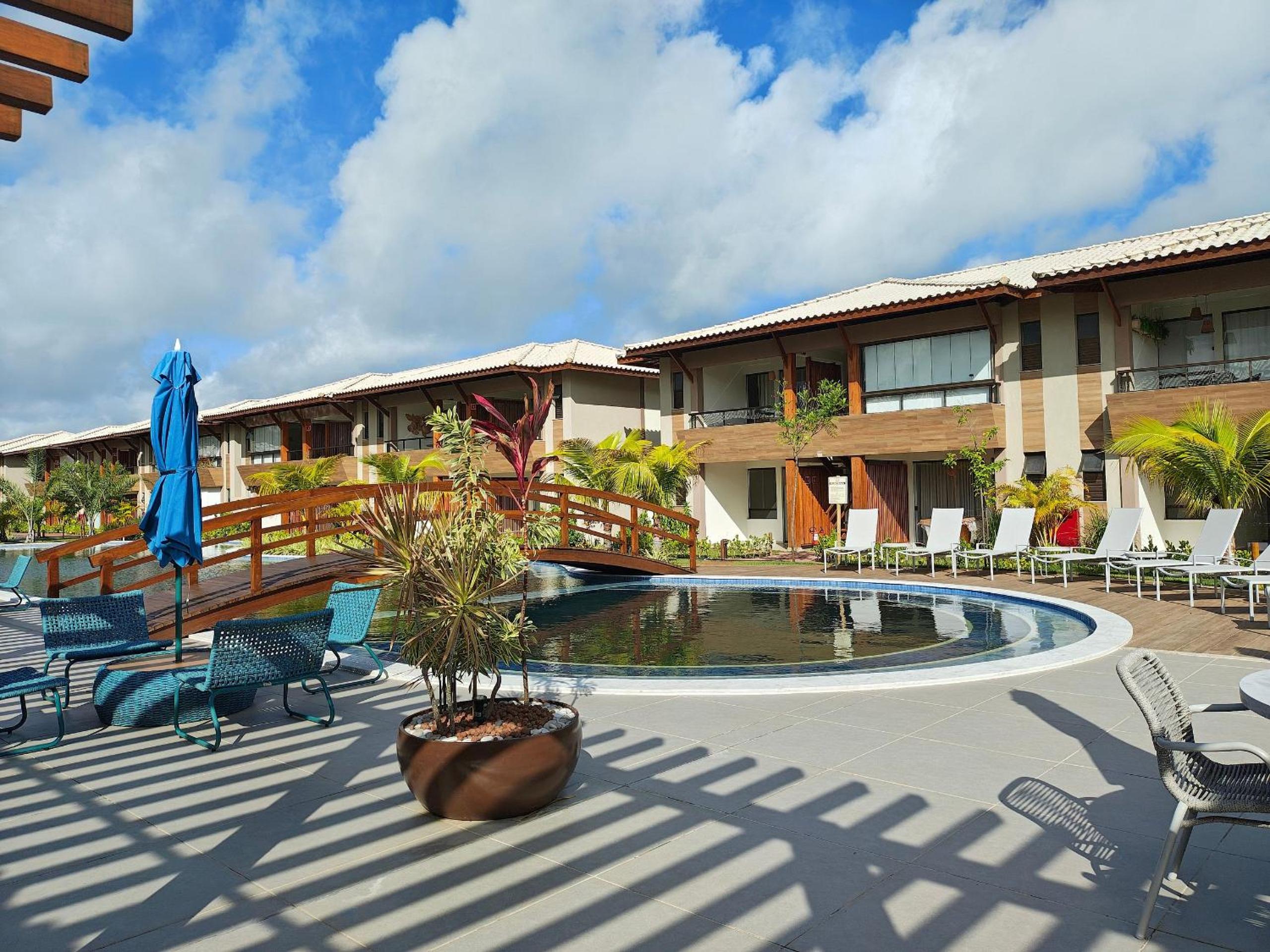 Condo with Pool 450m from the Beach in Itacimirim - VBRs