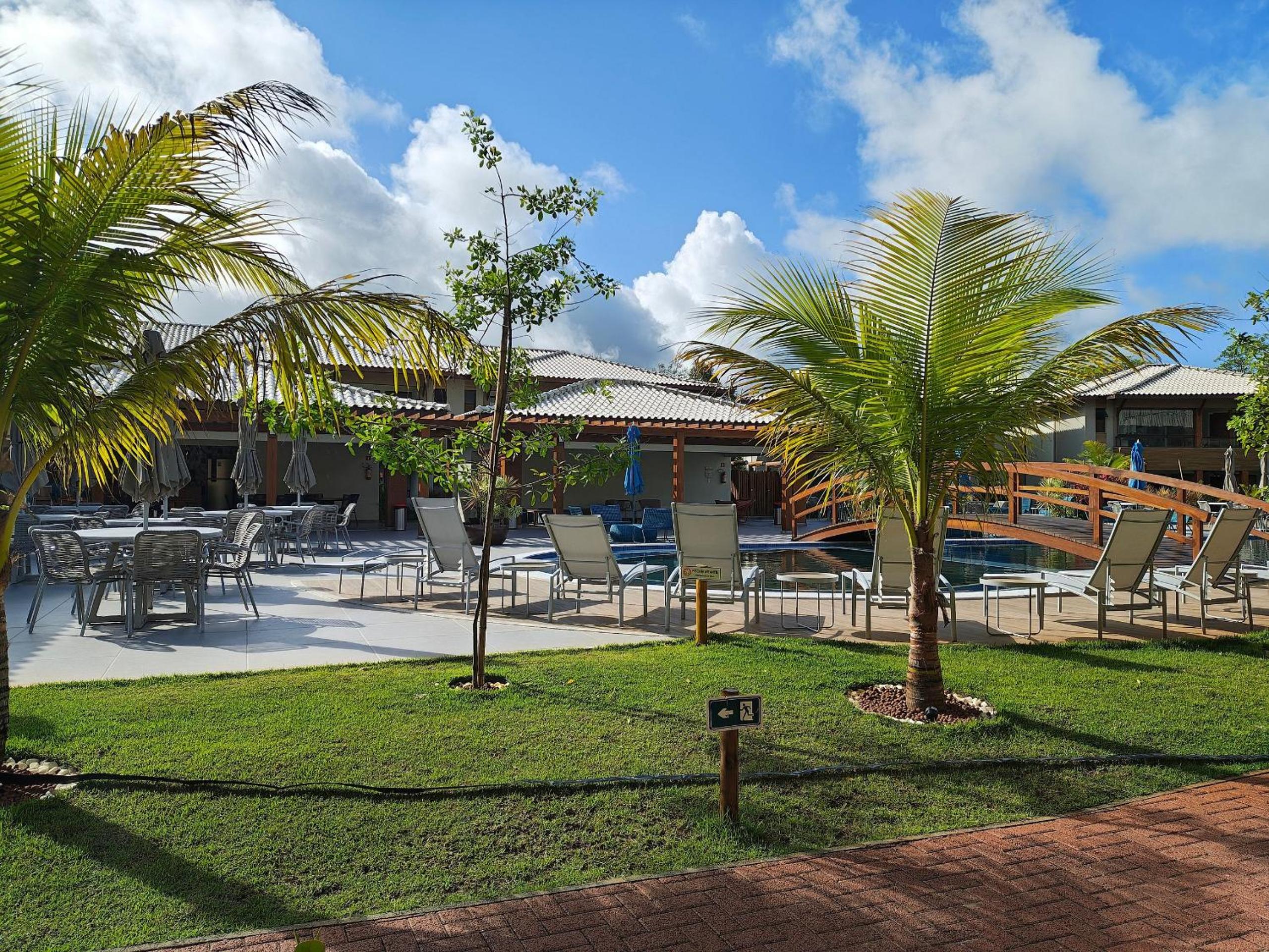 Condo with Pool 450m from the Beach in Itacimirim - VBRs