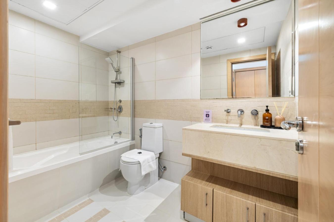 High-Floor 2BR in Dubai Marina with Balcony