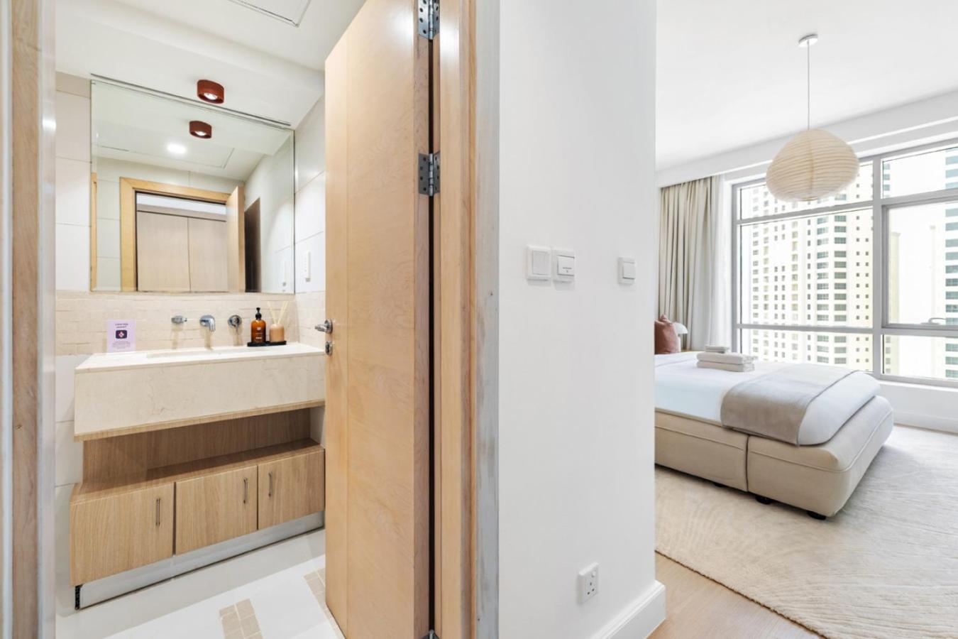 High-Floor 2BR in Dubai Marina with Balcony