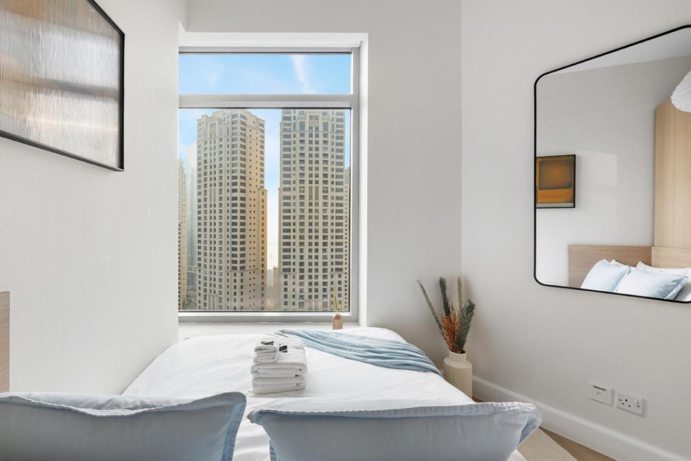 High-Floor 2BR in Dubai Marina with Balcony