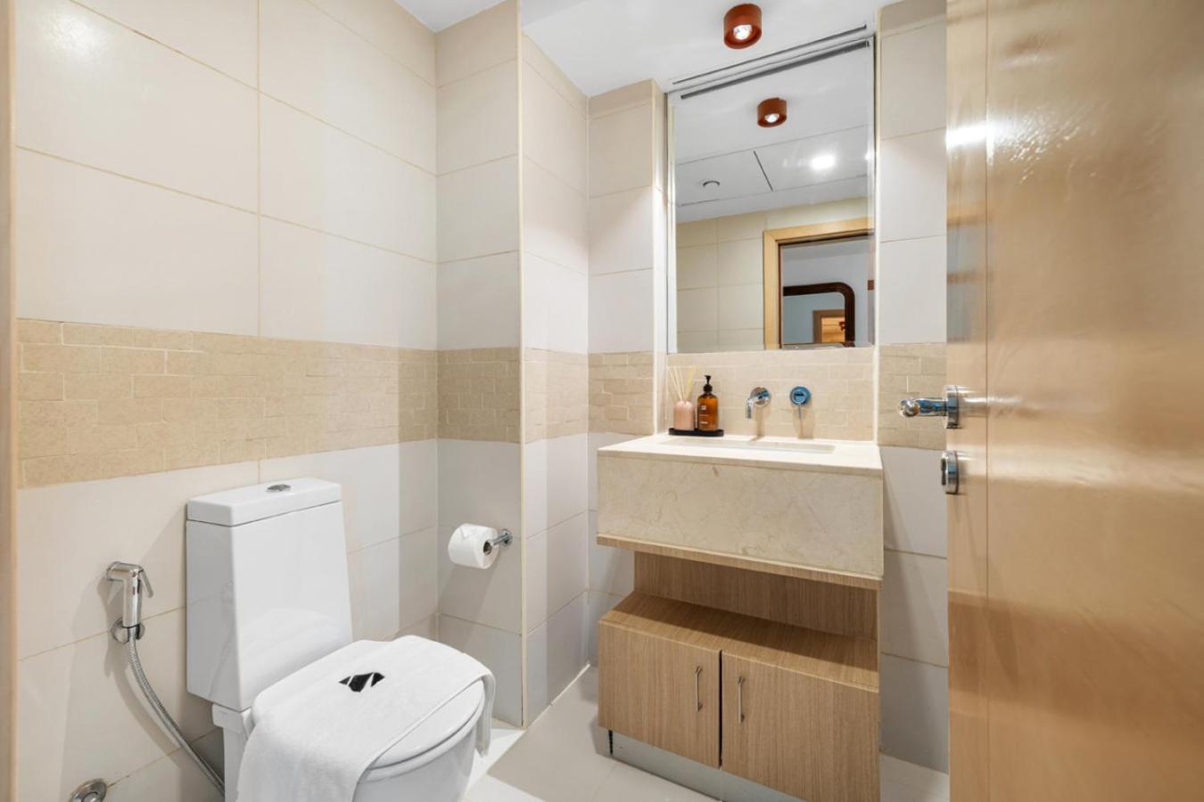 High-Floor 2BR in Dubai Marina with Balcony