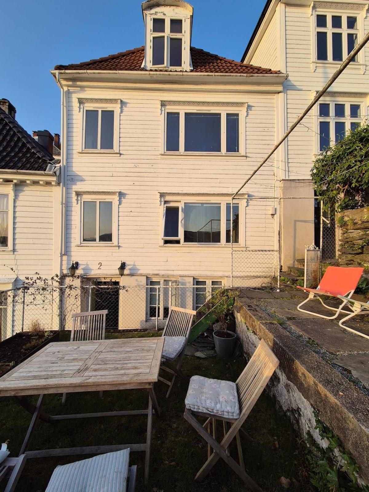 2-roms leilighet med spektakulær utsikt og privat hage