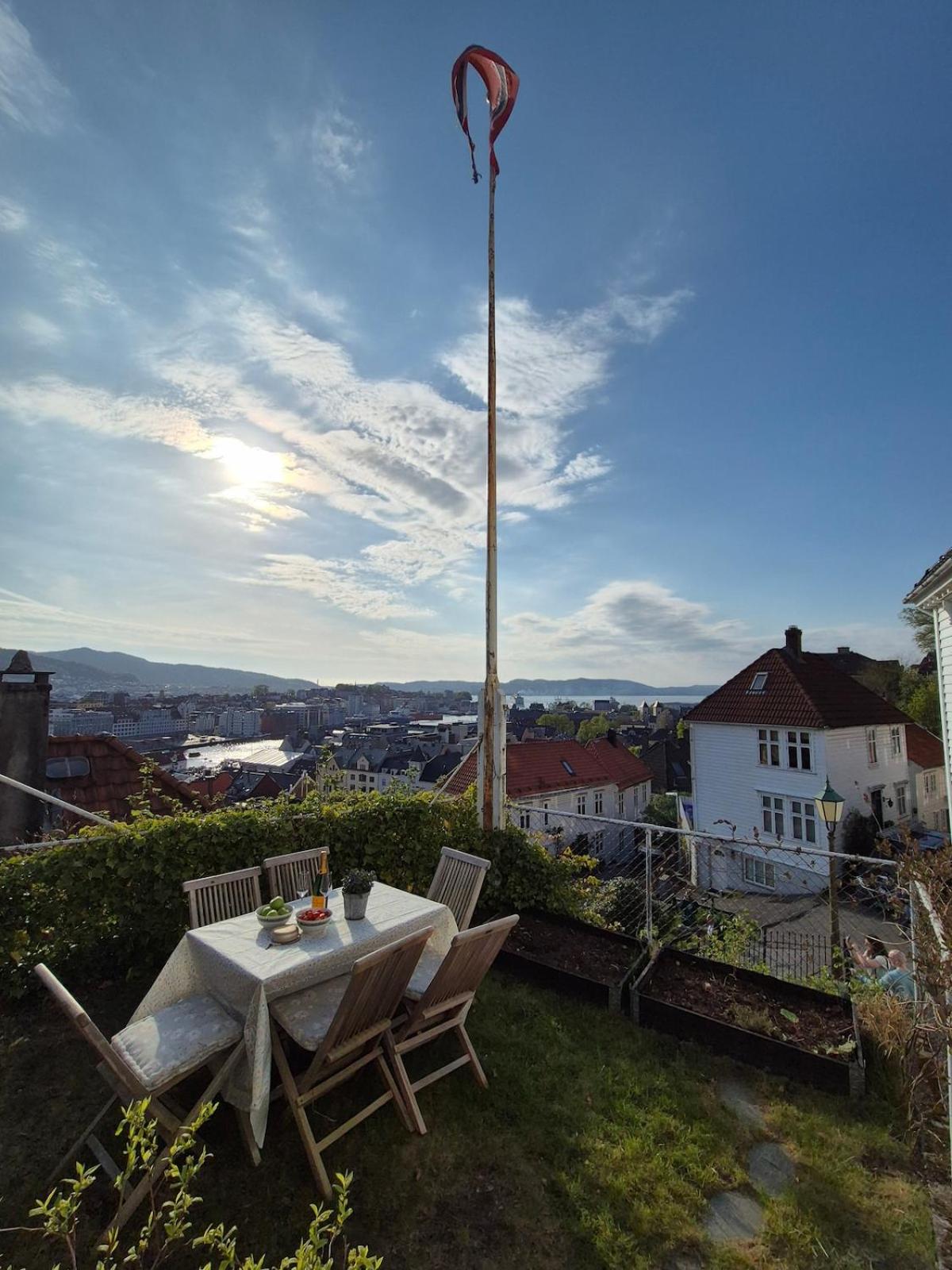 2-roms leilighet med spektakulær utsikt og privat hage