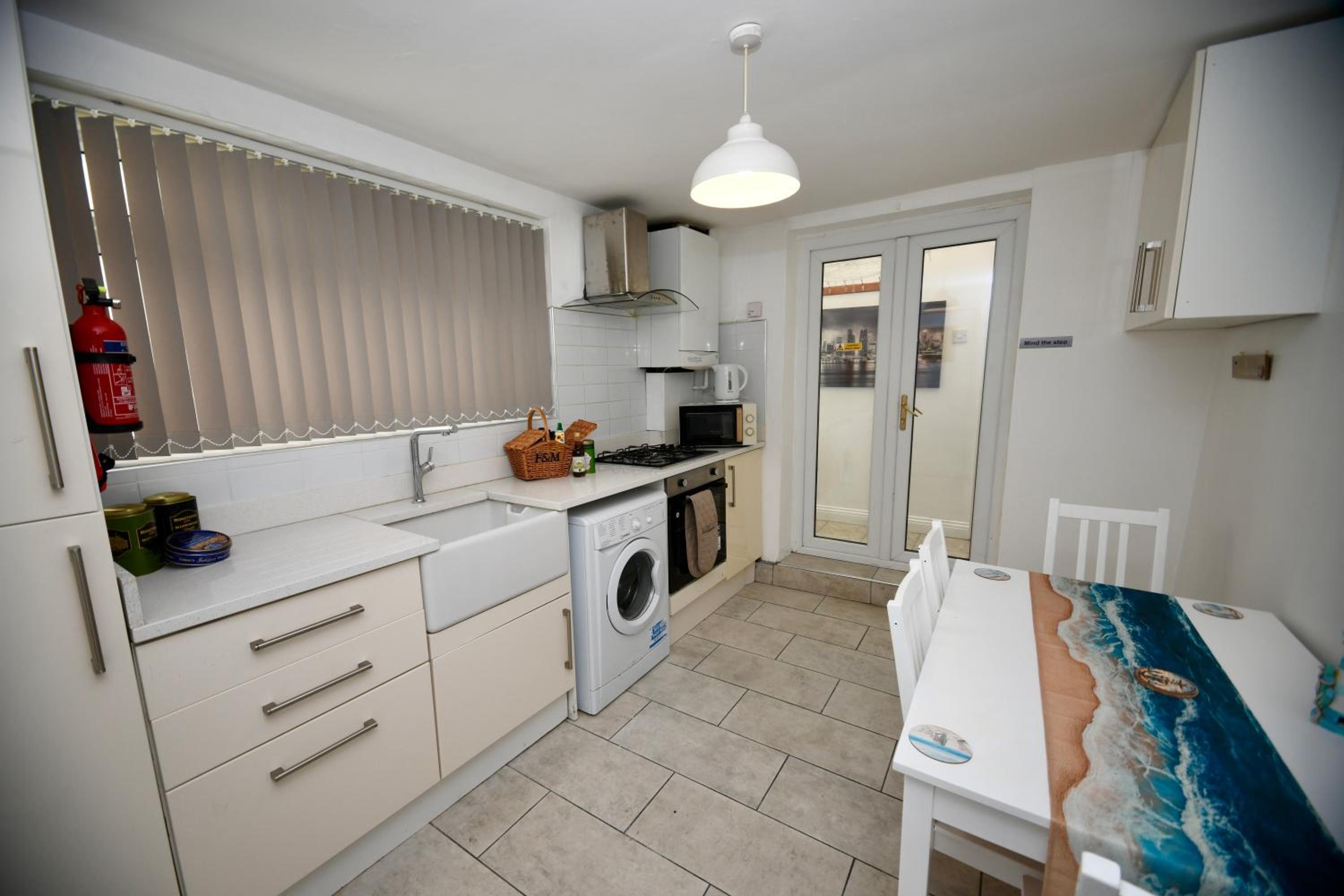 The Lower Deck-South Shields 4 seperate beds sleeps 5 Contractor and Long Stay Rates