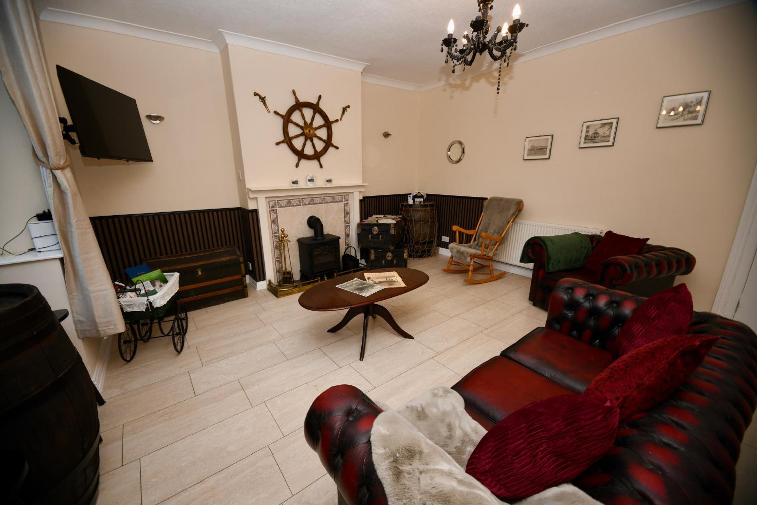 The Lower Deck-South Shields 4 seperate beds sleeps 5 Contractor and Long Stay Rates