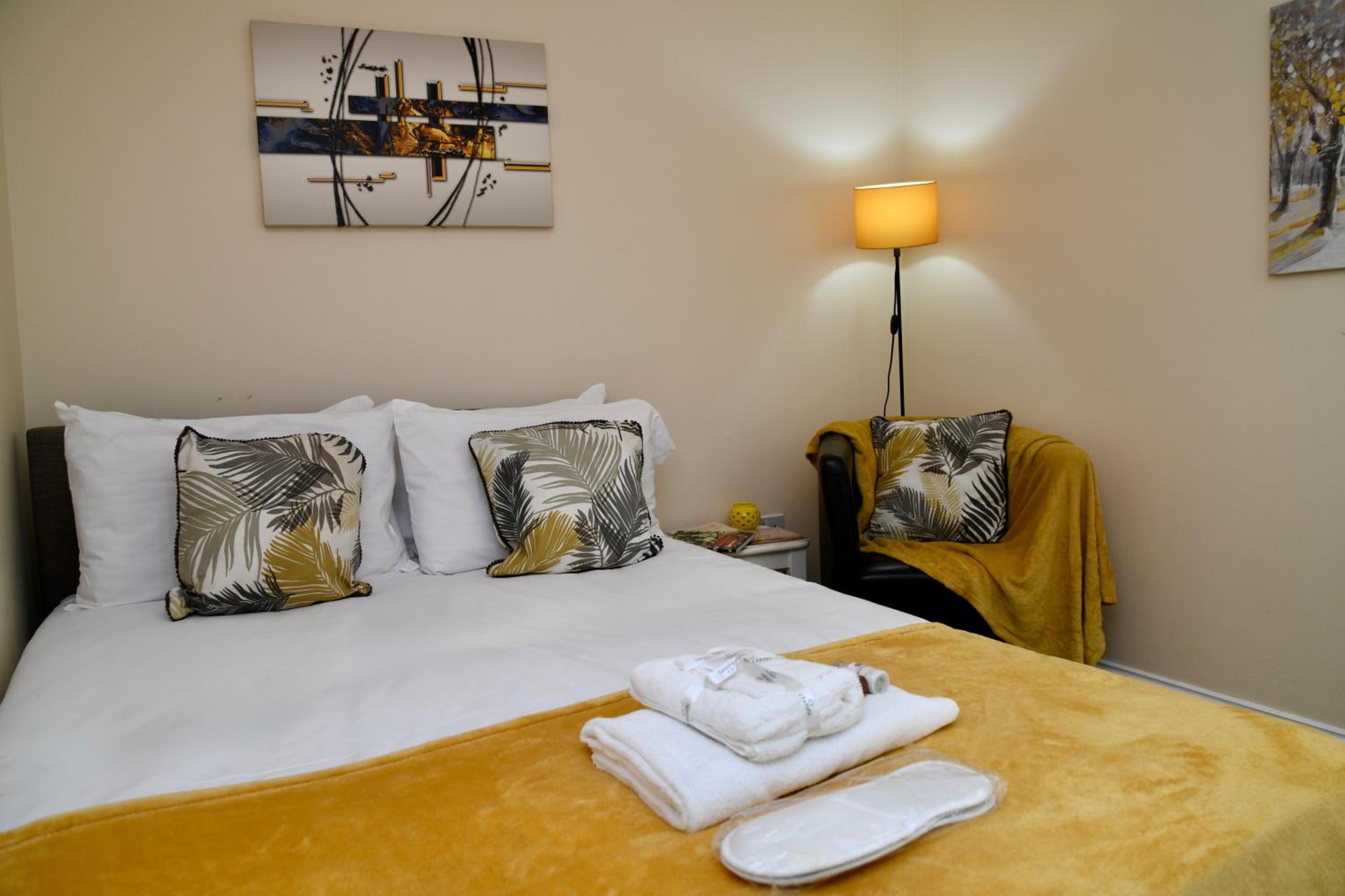 The Lower Deck-South Shields 4 seperate beds sleeps 5 Contractor and Long Stay Rates