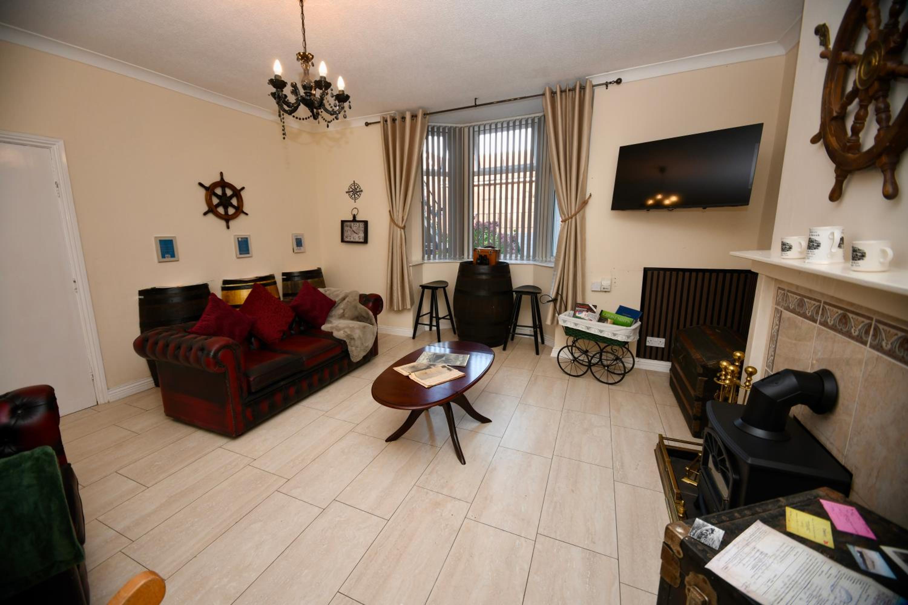 The Lower Deck-South Shields 4 seperate beds sleeps 5 Contractor and Long Stay Rates