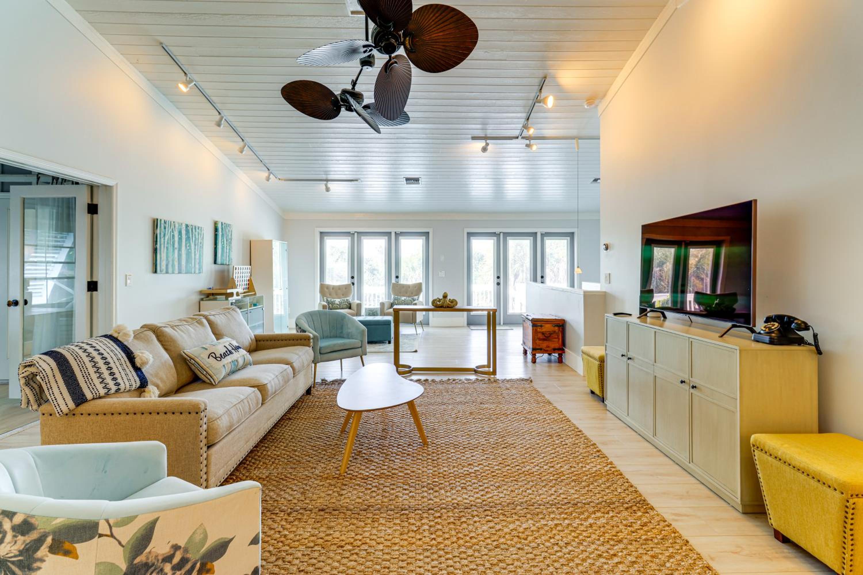 Walk to Wabasso Beach Home with Hot Tub and Bikes