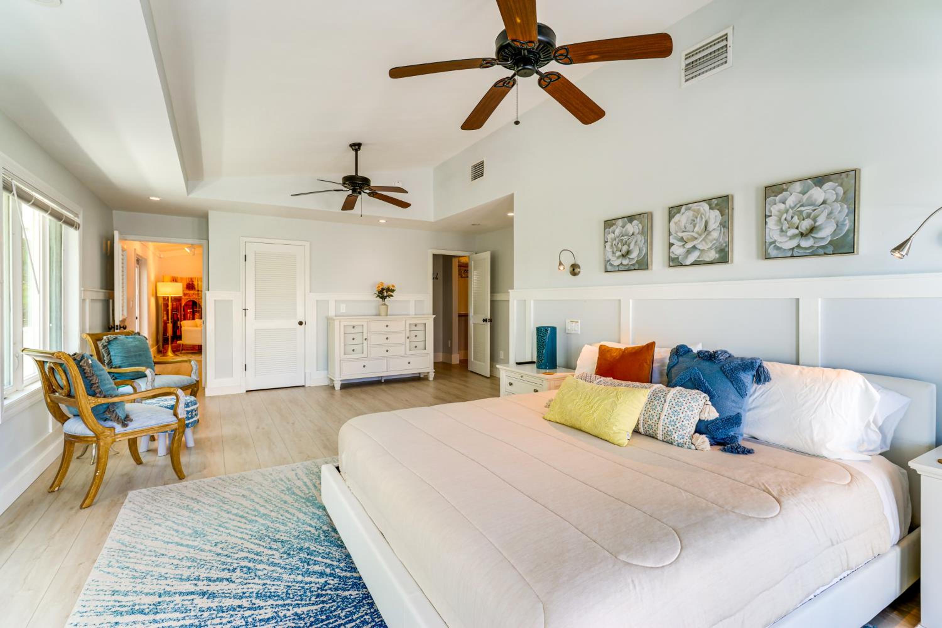 Walk to Wabasso Beach Home with Hot Tub and Bikes