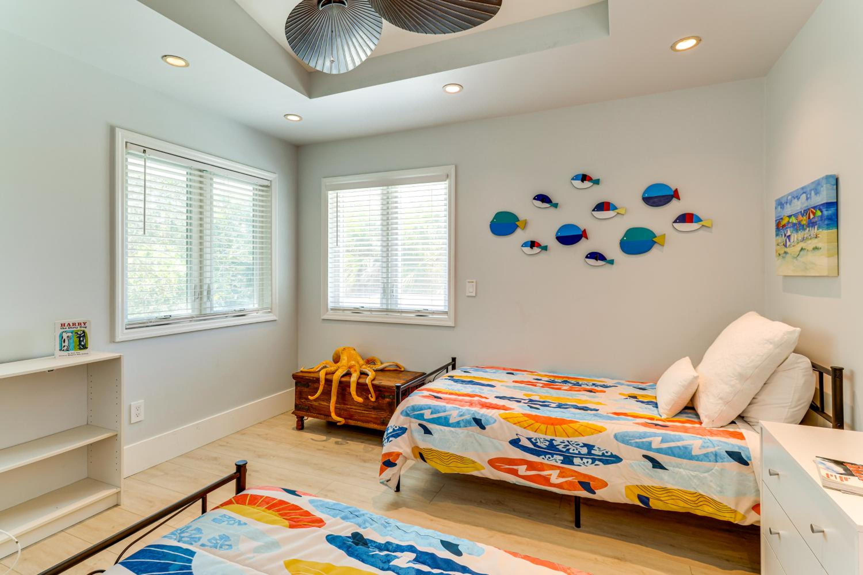 Walk to Wabasso Beach Home with Hot Tub and Bikes