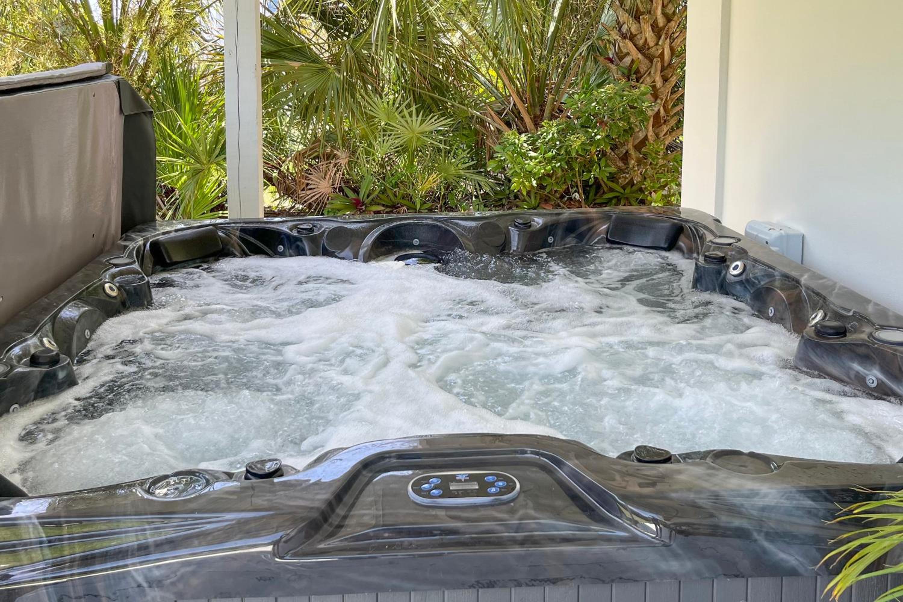 Walk to Wabasso Beach Home with Hot Tub and Bikes