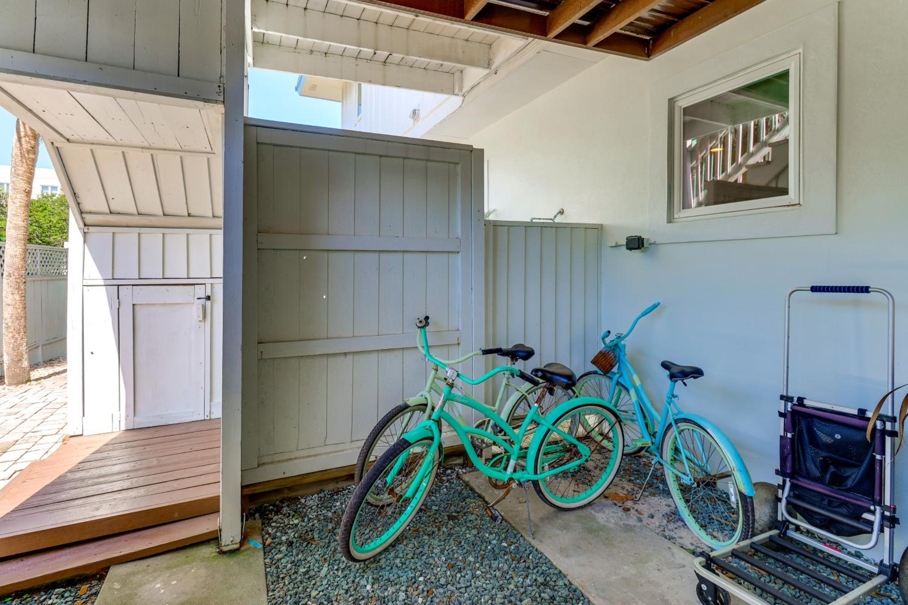 Walk to Wabasso Beach Home with Hot Tub and Bikes