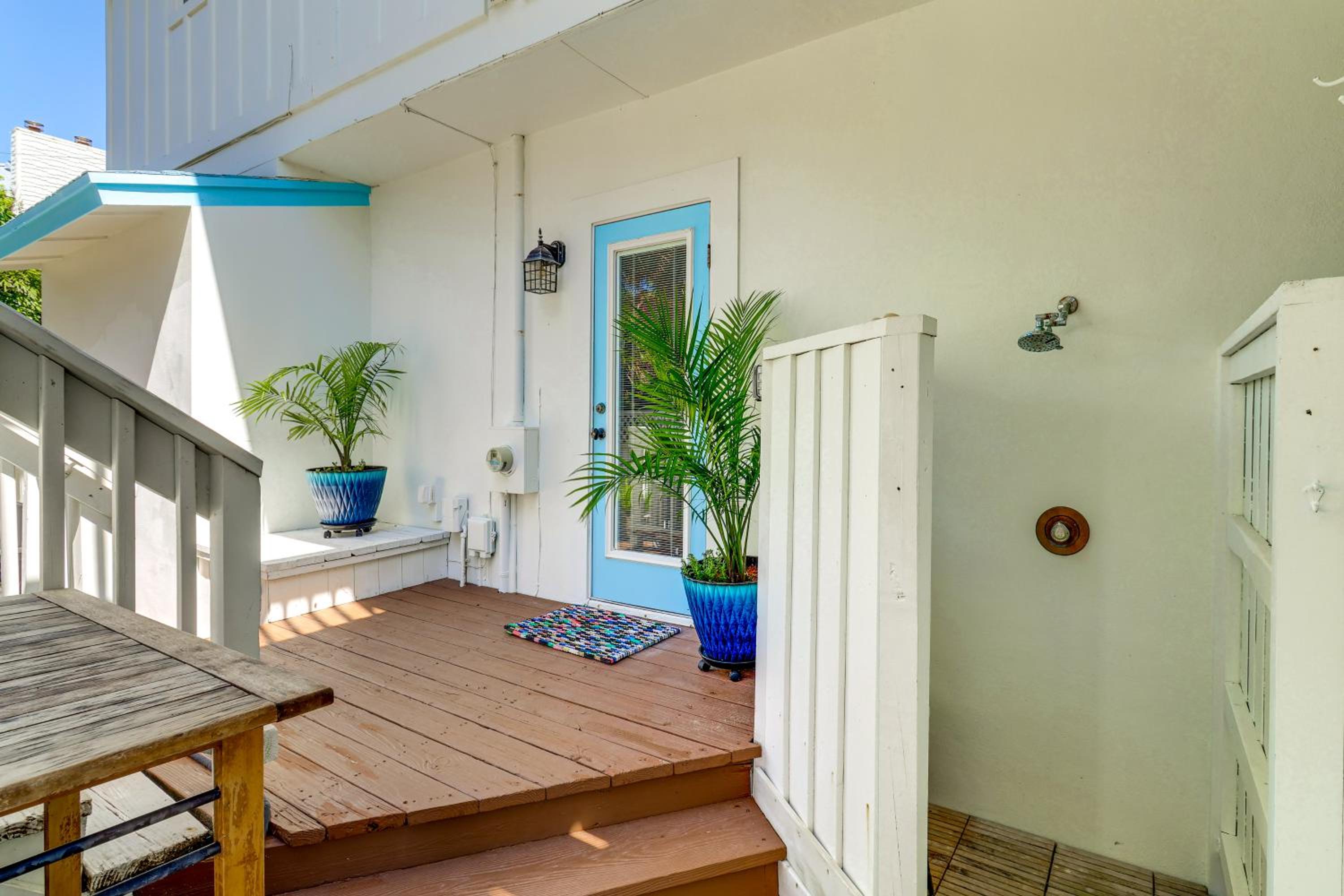 Walk to Wabasso Beach Home with Hot Tub and Bikes