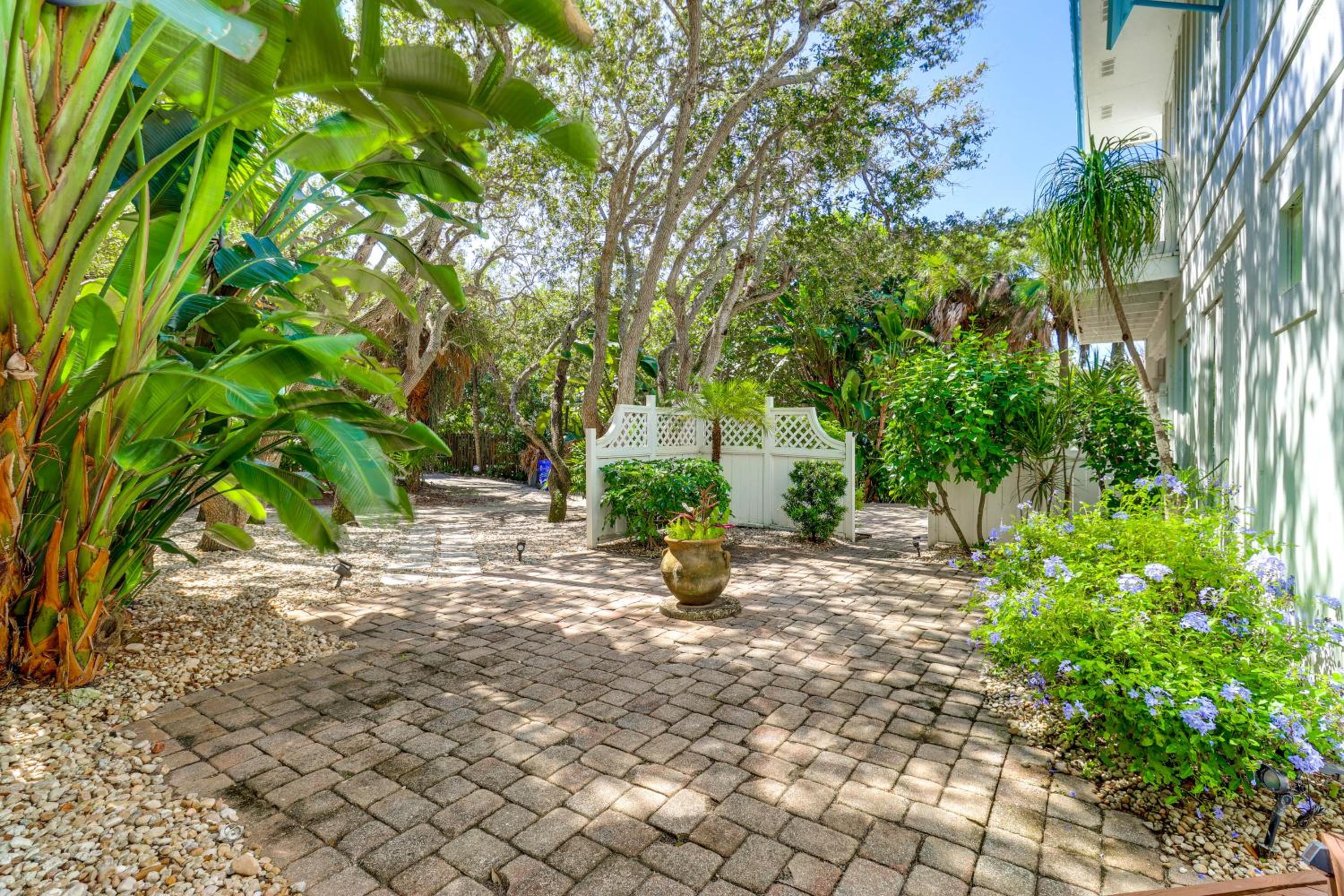 Walk to Wabasso Beach Home with Hot Tub and Bikes