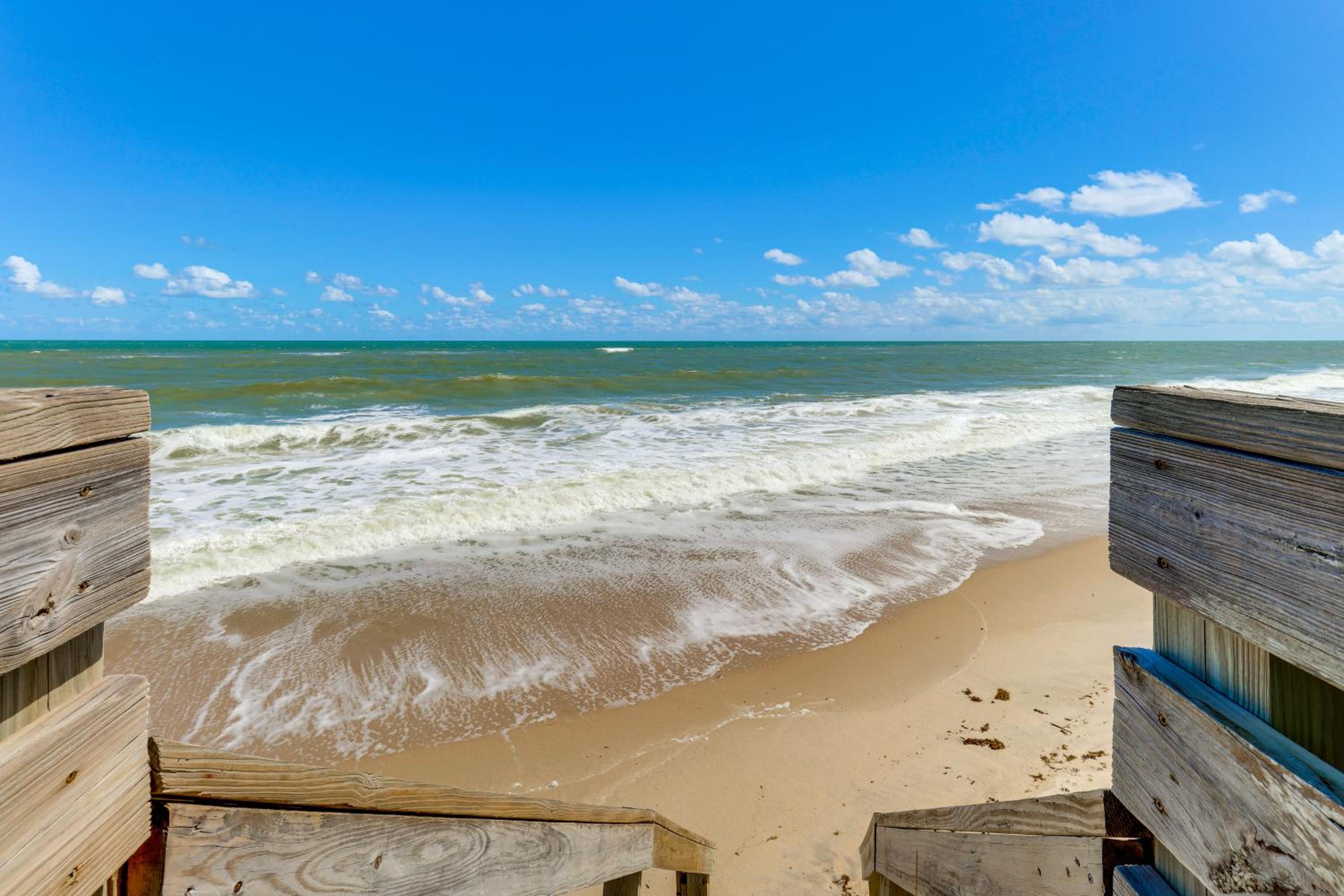 Walk to Wabasso Beach Home with Hot Tub and Bikes