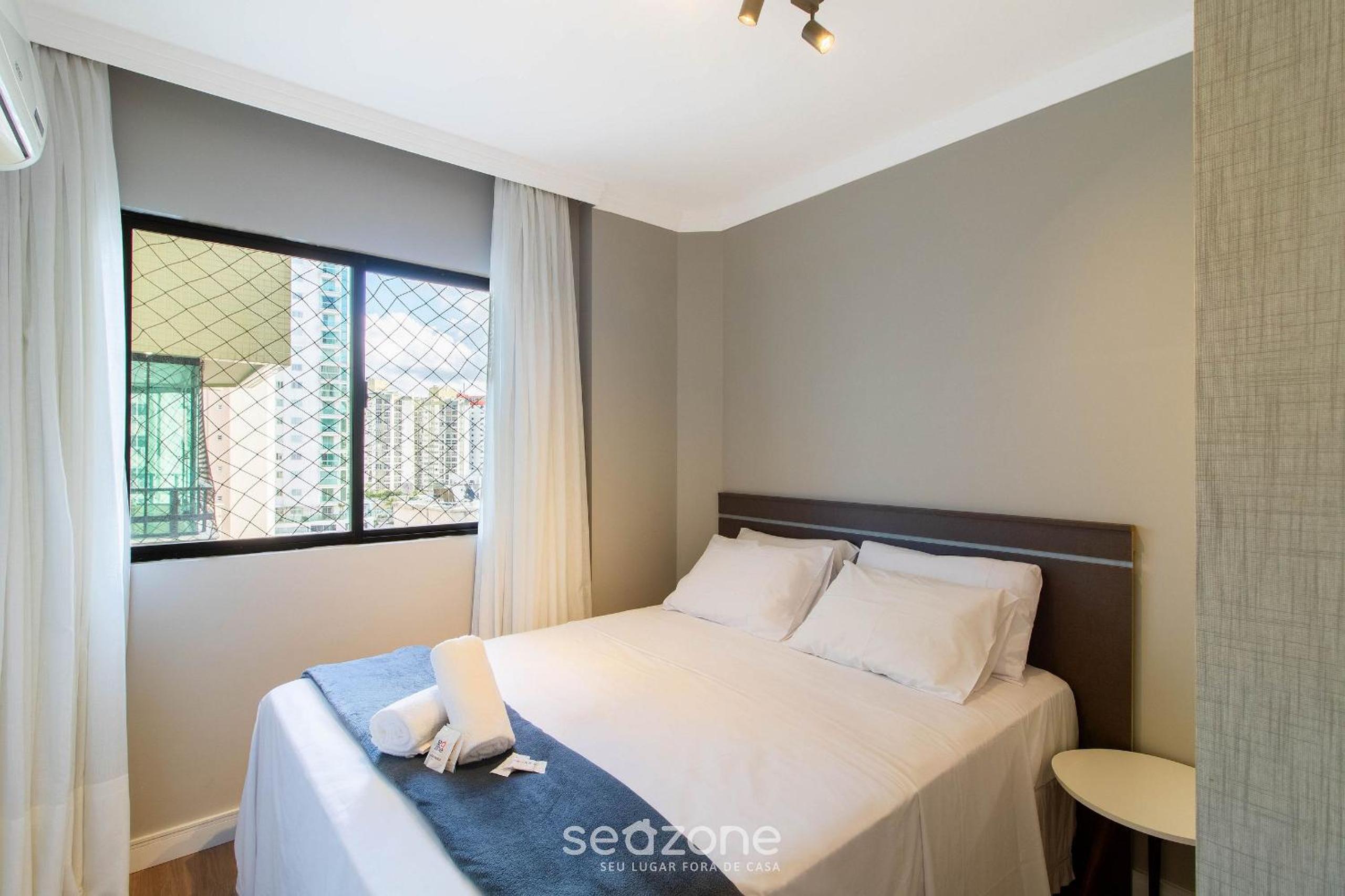 3 Bedroom Apt 50 m from the Main Shoreline EOB0701