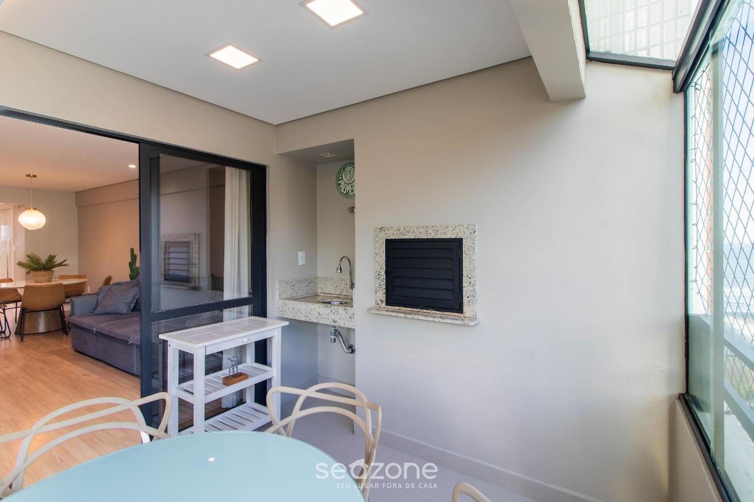 3 Bedroom Apt 50 m from the Main Shoreline EOB0701