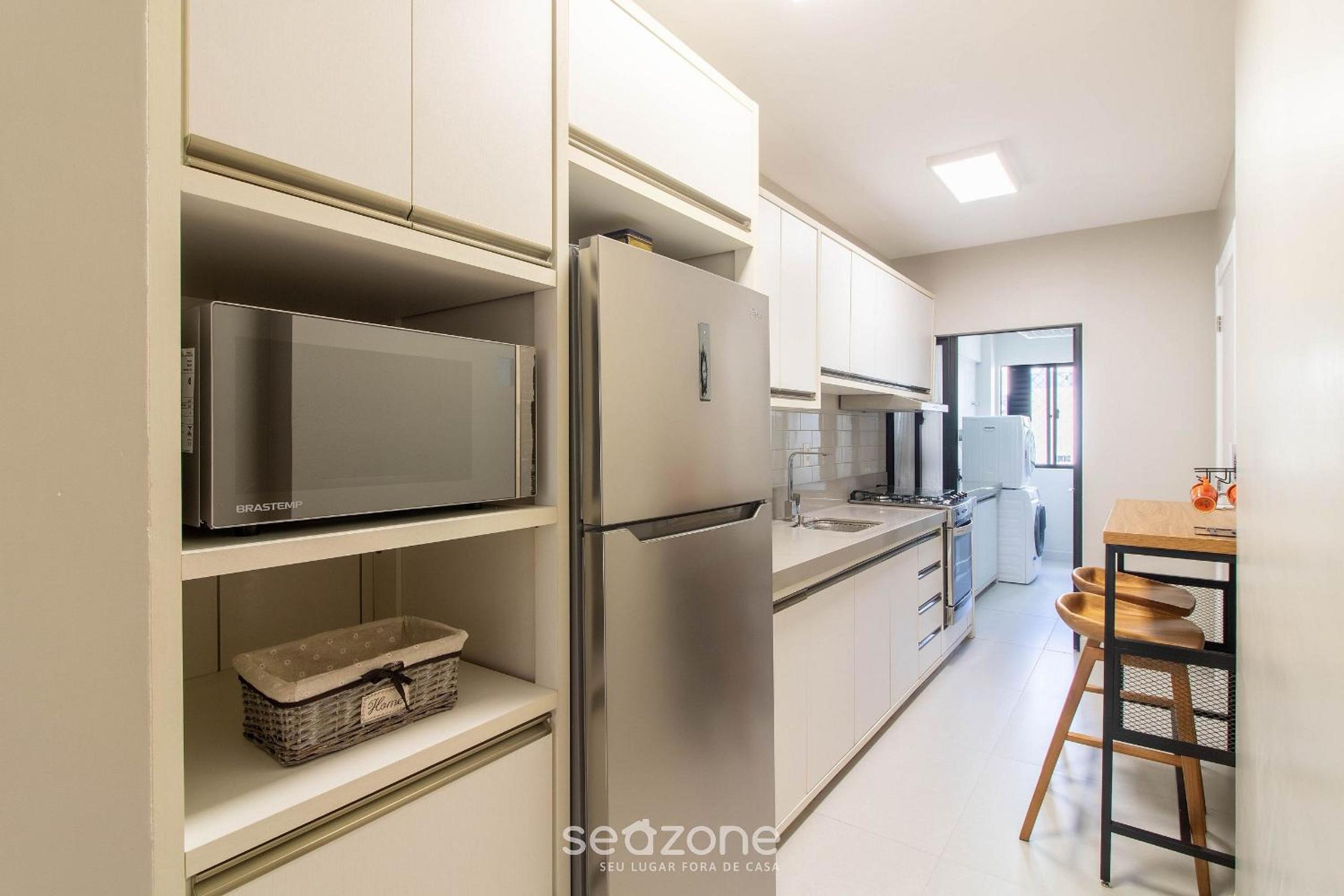 3 Bedroom Apt 50 m from the Main Shoreline EOB0701