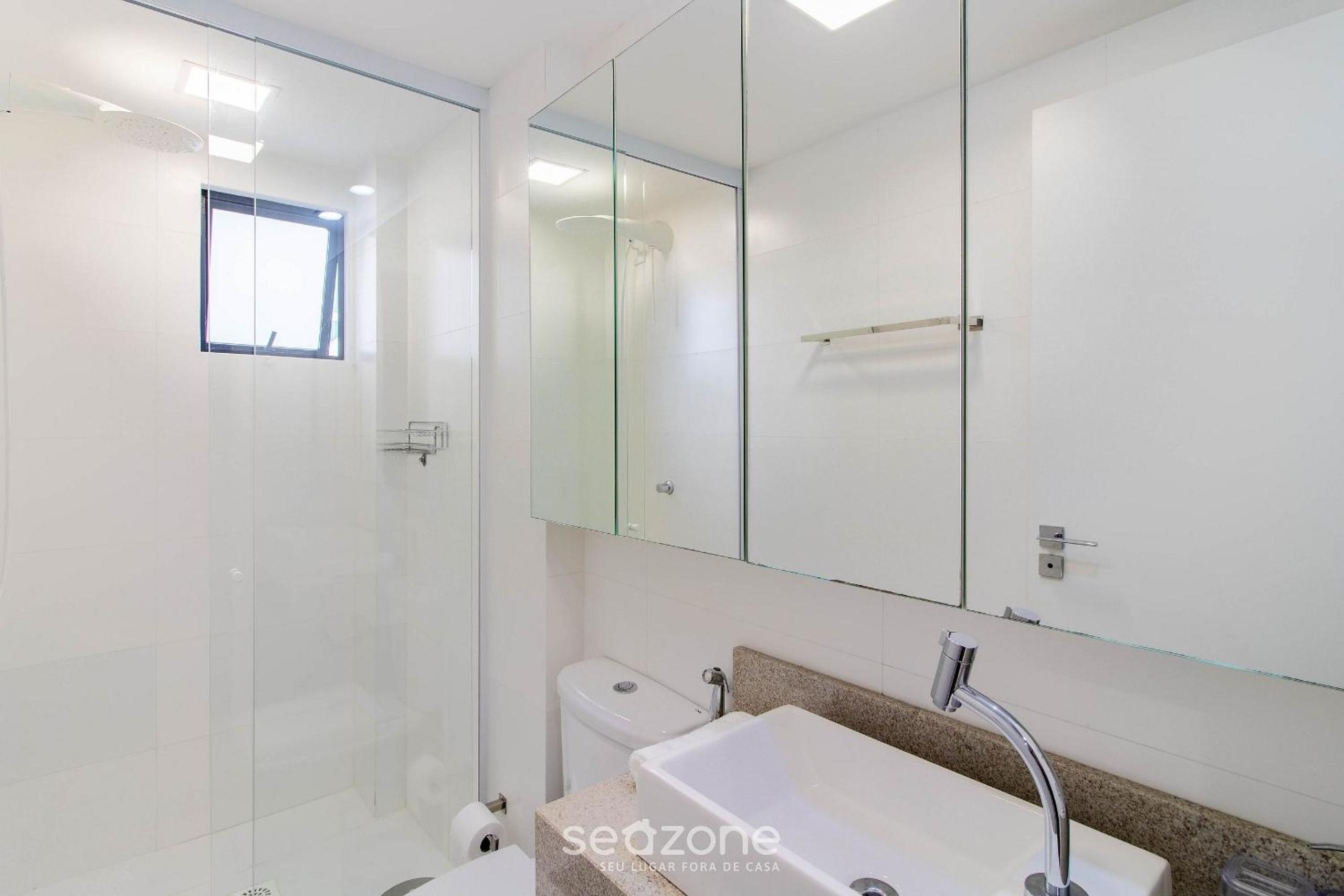 3 Bedroom Apt 50 m from the Main Shoreline EOB0701