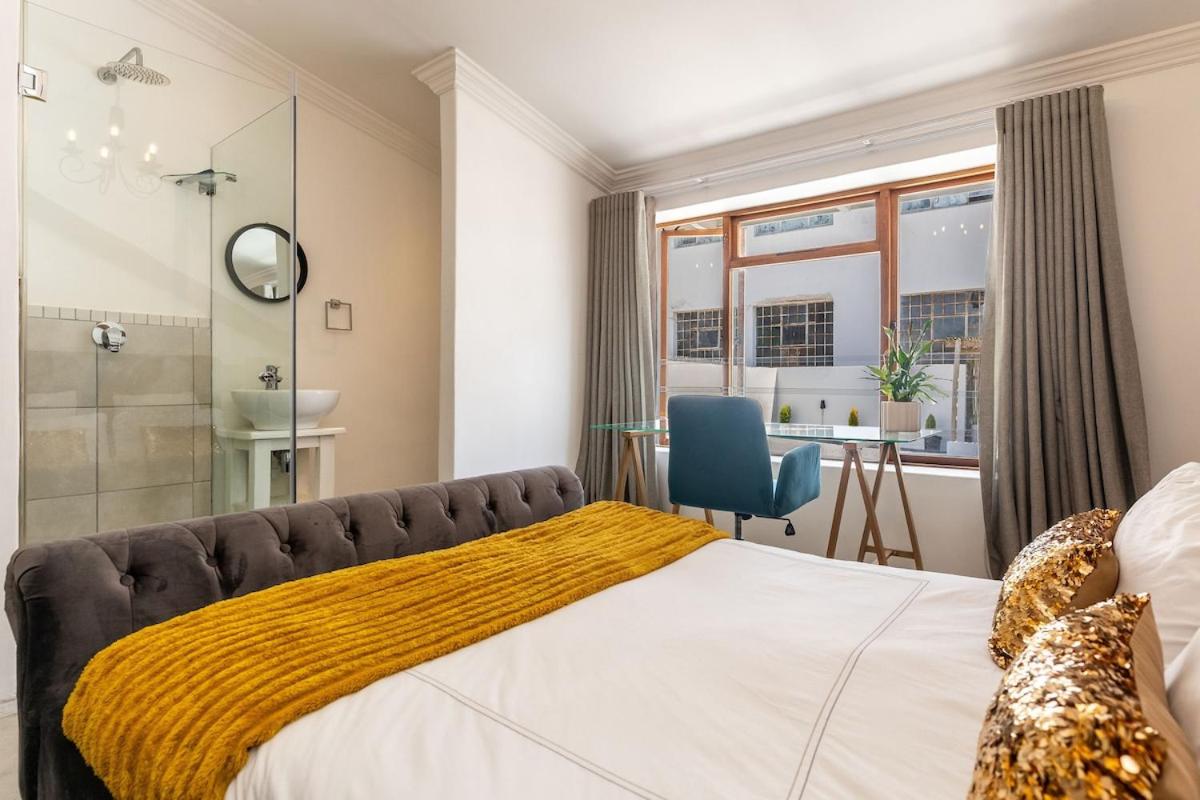 Modern Rustic Gem at the foot of Table Mountain