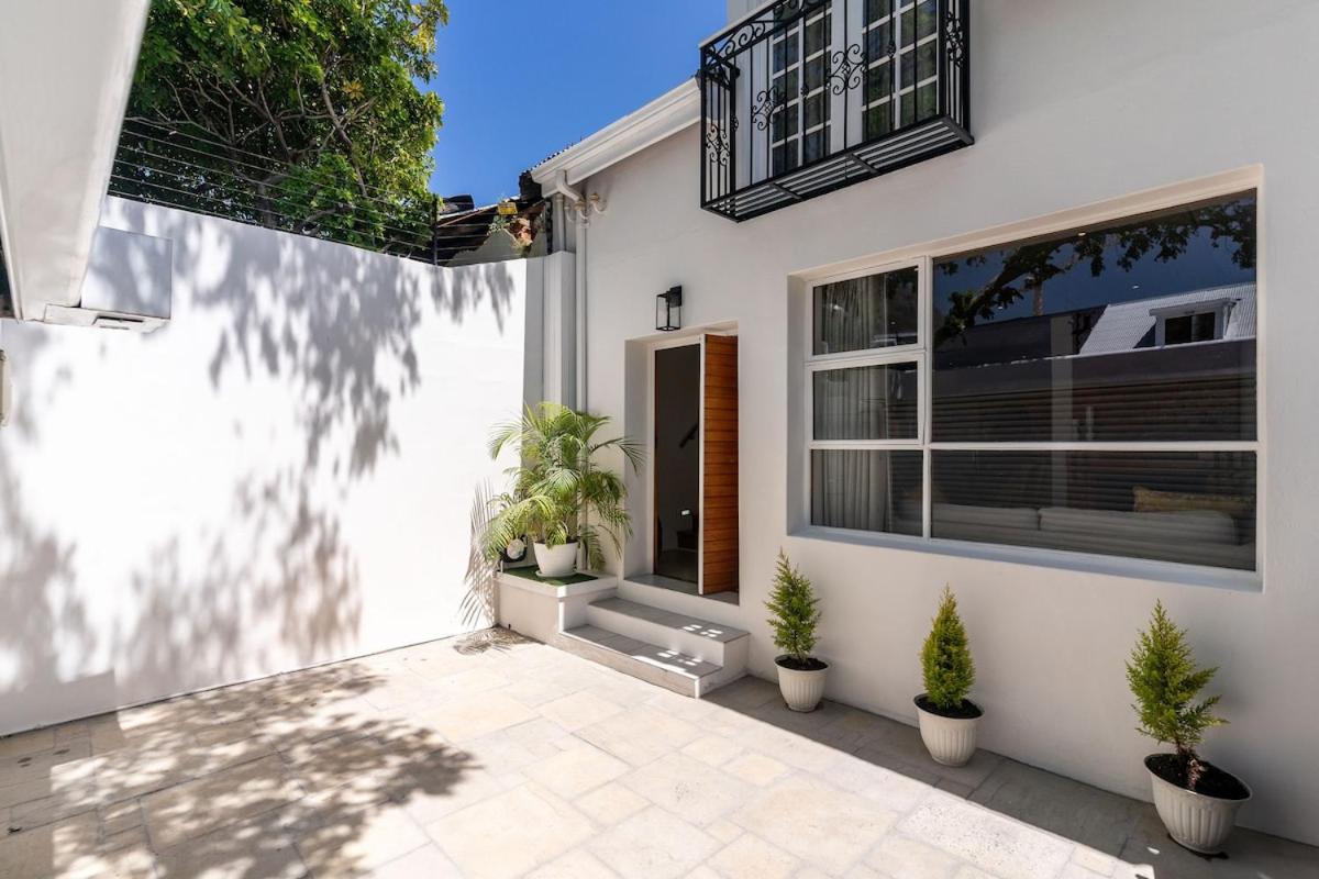 Modern Rustic Gem at the foot of Table Mountain