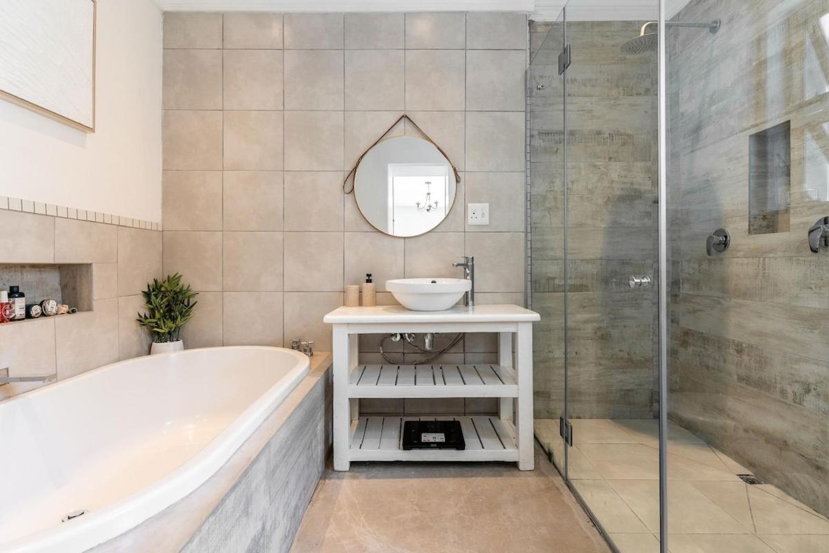 Modern Rustic Gem at the foot of Table Mountain